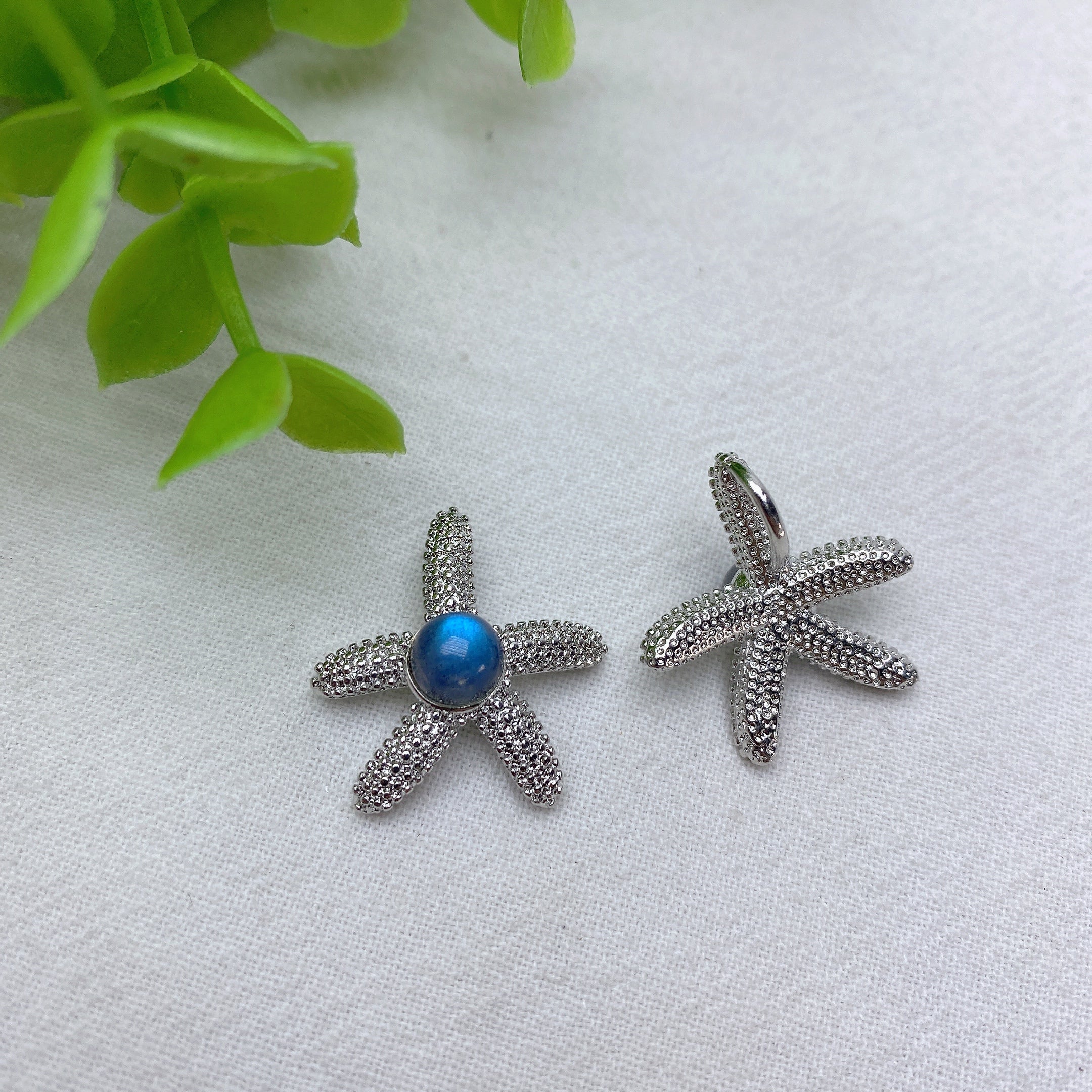 0.8" Grey Moonstone Sea Star Pendant for Healing