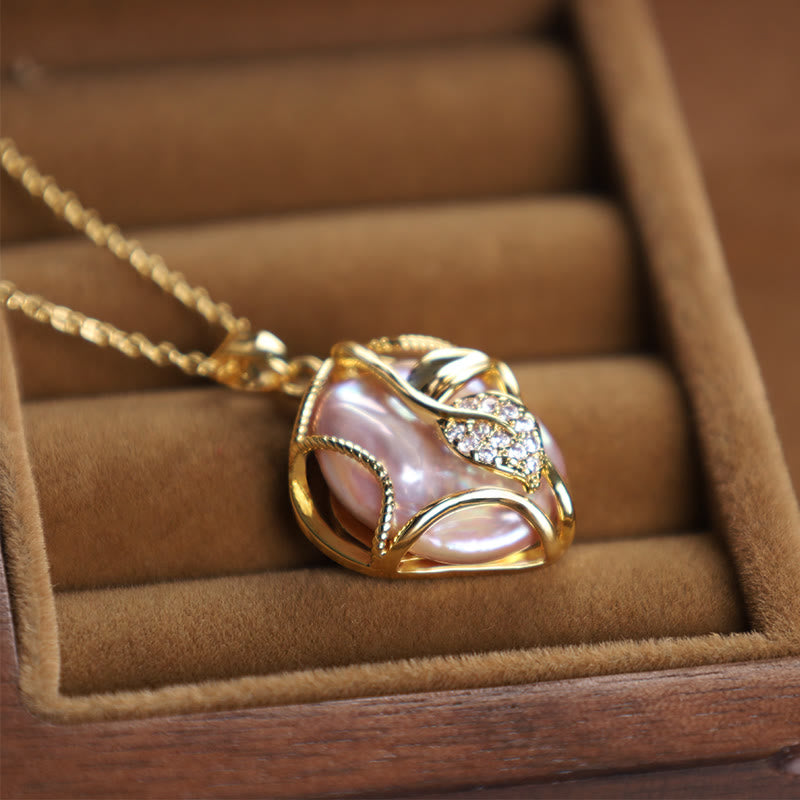 18K Gold Plated Copper Baroque Pearl Necklace with Flower Pendant for Sincerity