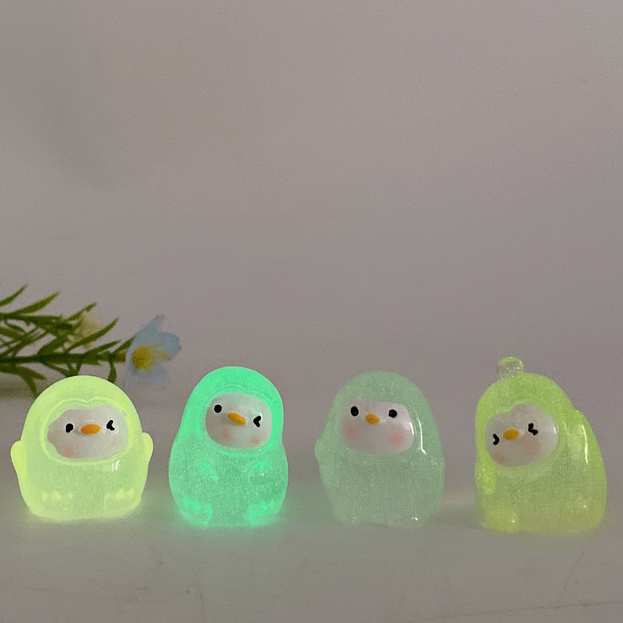 1.1-inch Luminous Crystal Penguin Carving Figurine
