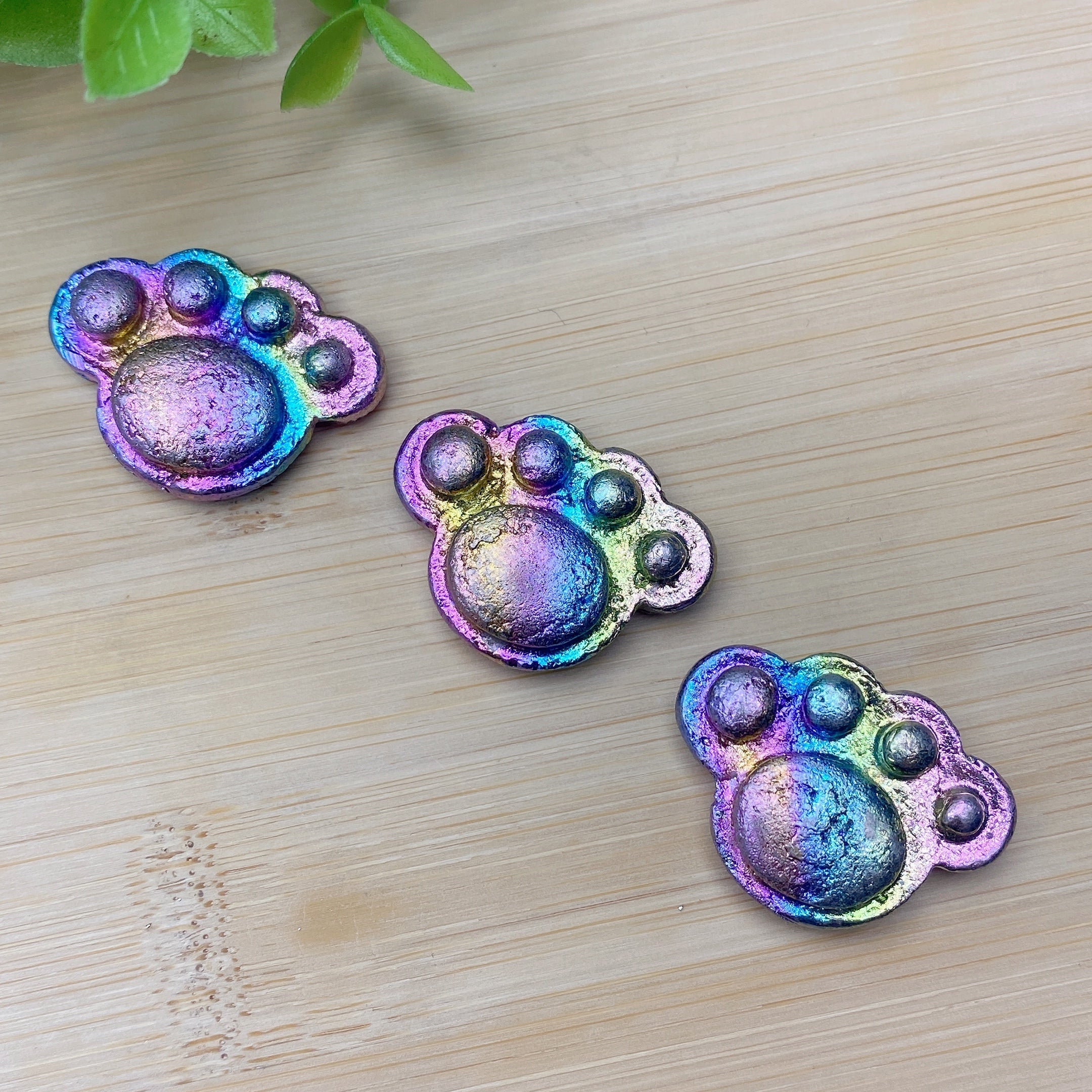 1.2 inch Aura Bismuth Cat Paw Crystal for Healing Energy