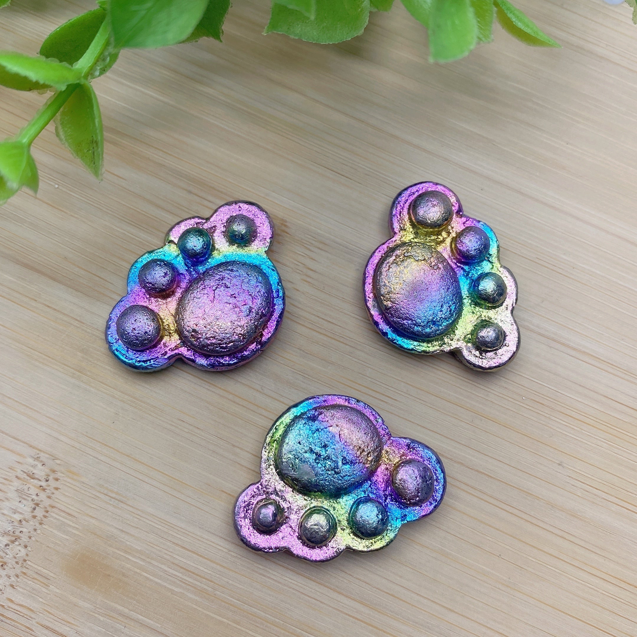 1.2 inch Aura Bismuth Cat Paw Crystal for Healing Energy