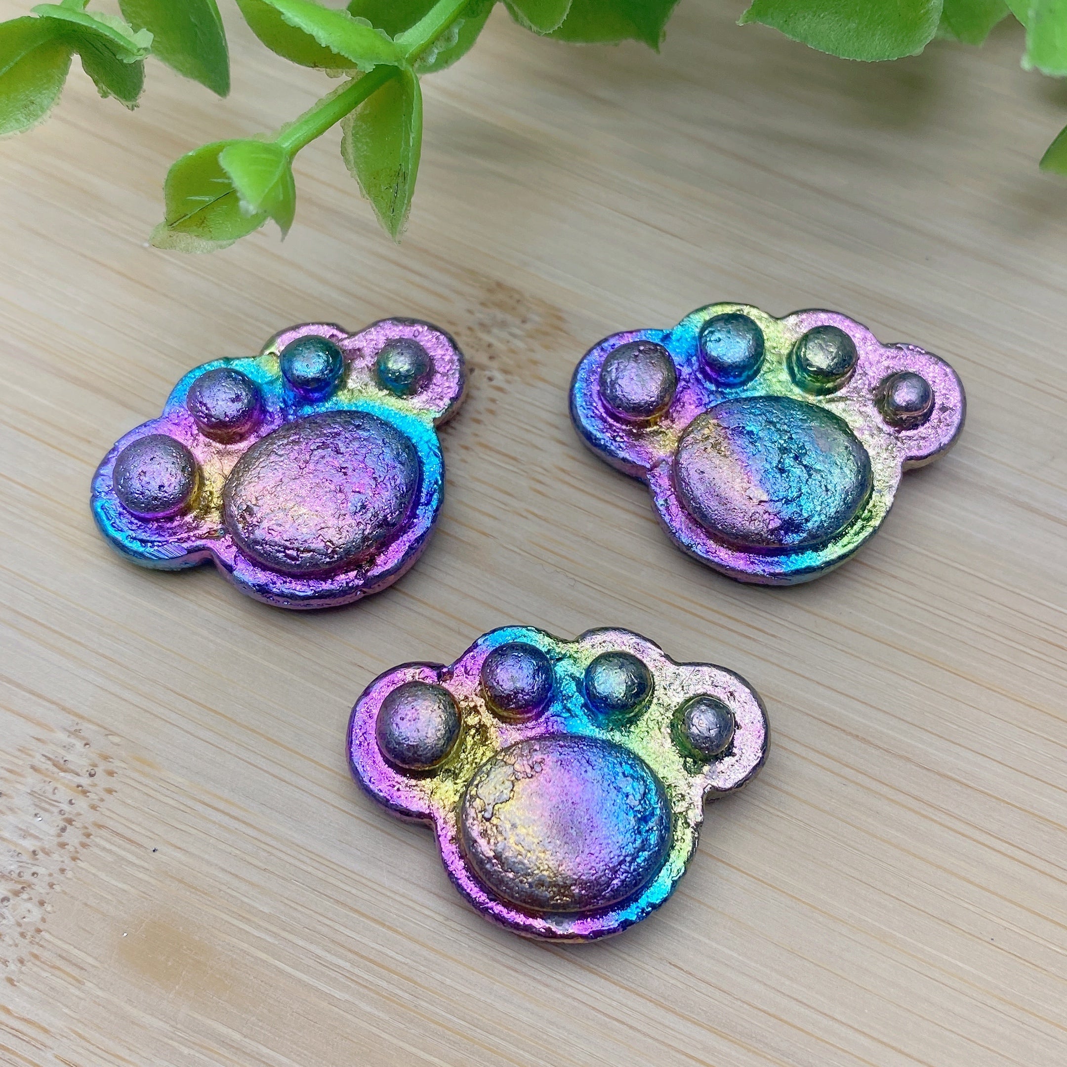 1.2 inch Aura Bismuth Cat Paw Crystal for Healing Energy