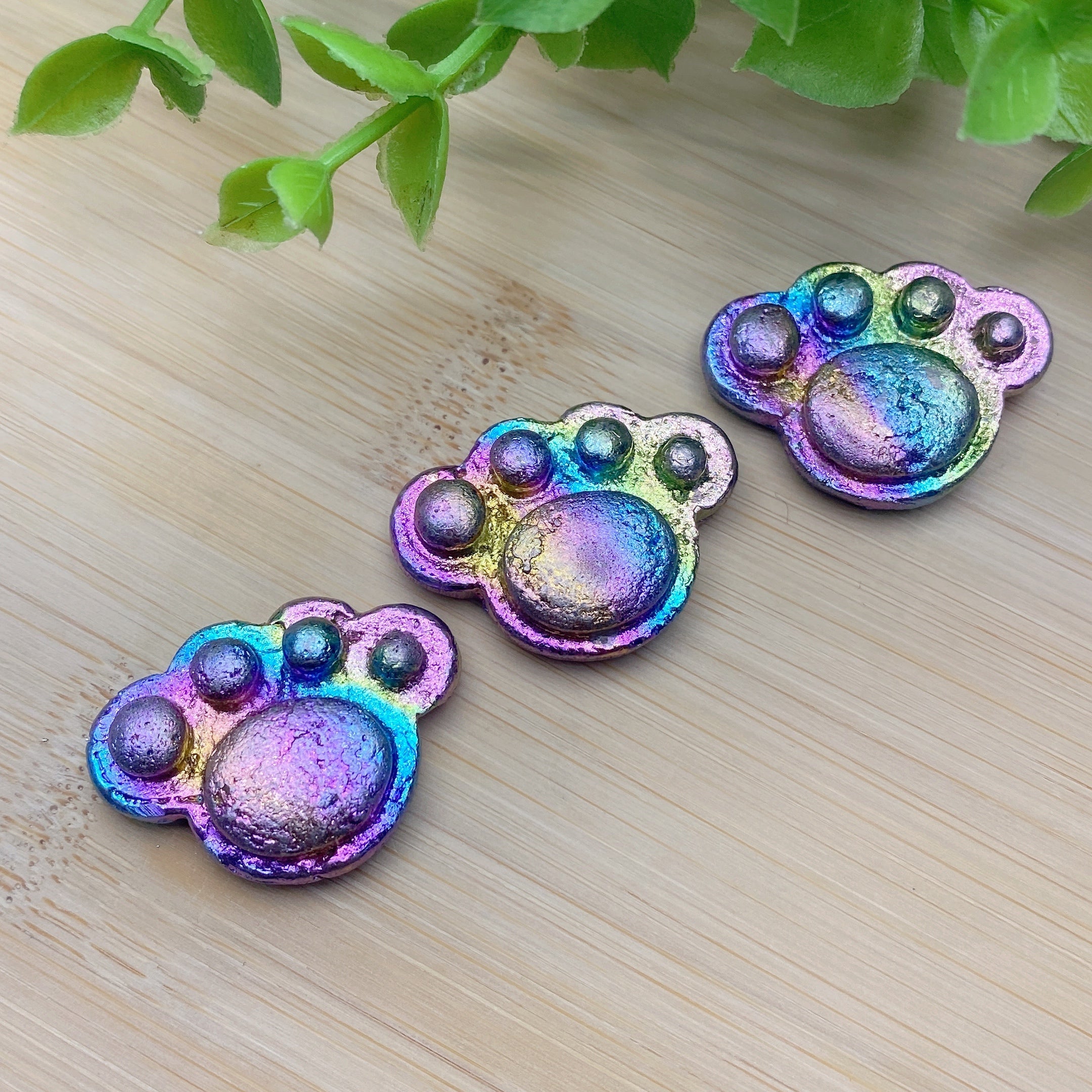 1.2 inch Aura Bismuth Cat Paw Crystal for Healing Energy