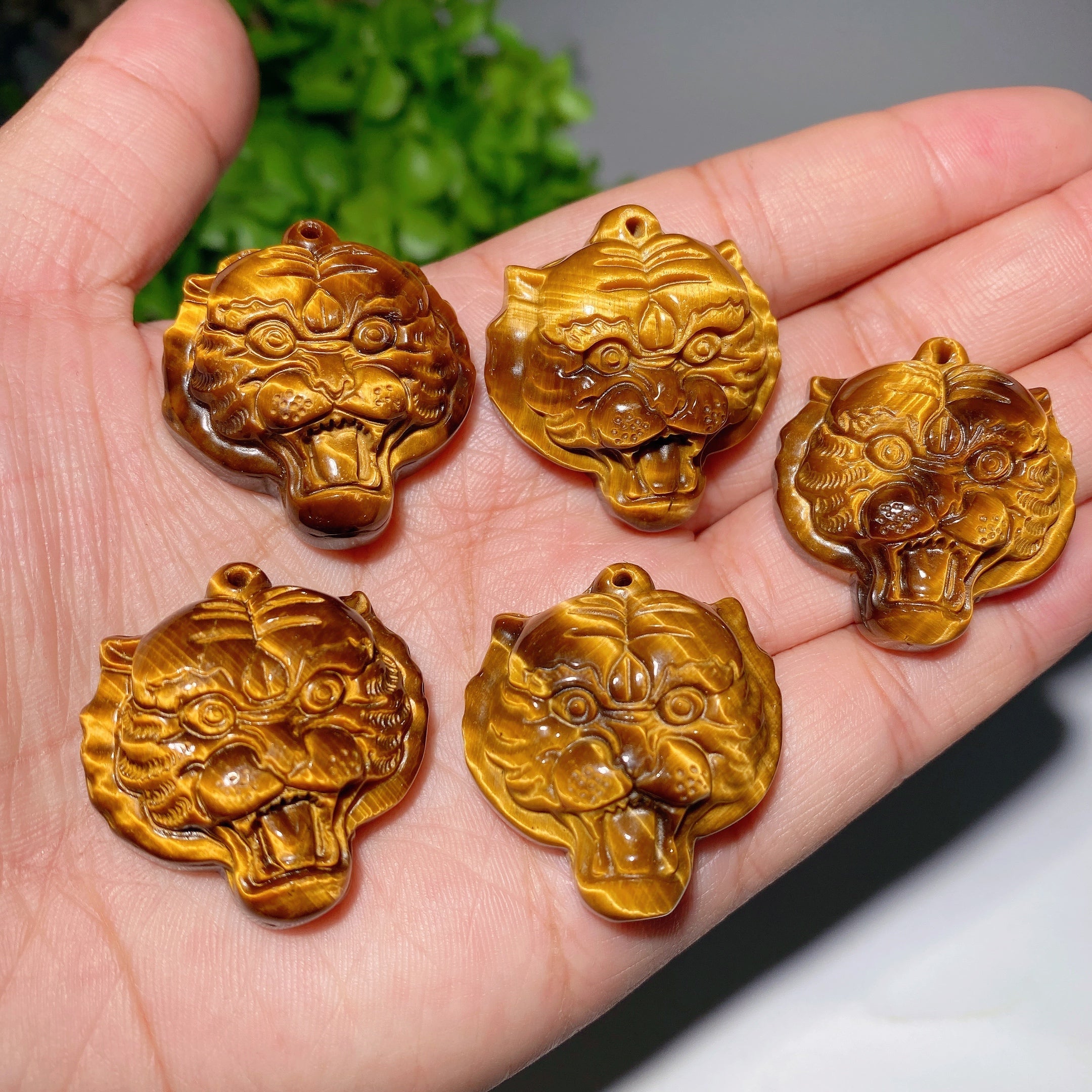 1.2 inch Tiger Eye Tiger Head Crystal Pendant