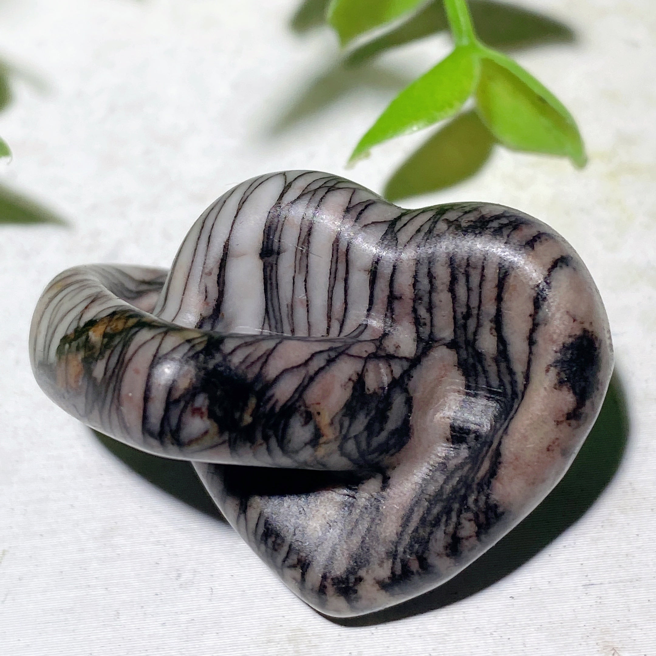 1.4" Mixed Crystal Double Heart Healing Carving