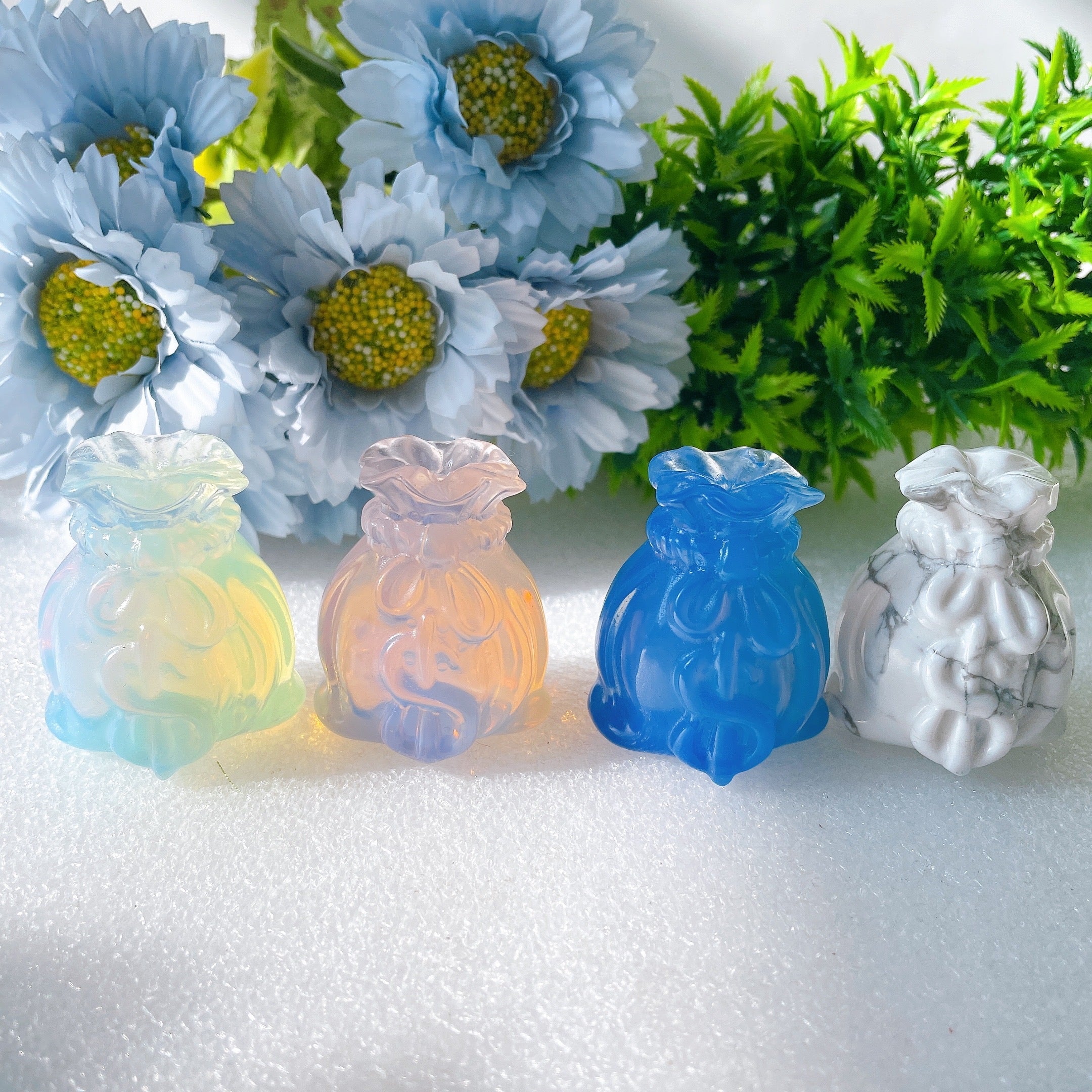 1.9 inch Hand-Carved Money Bag Crystal Figurine