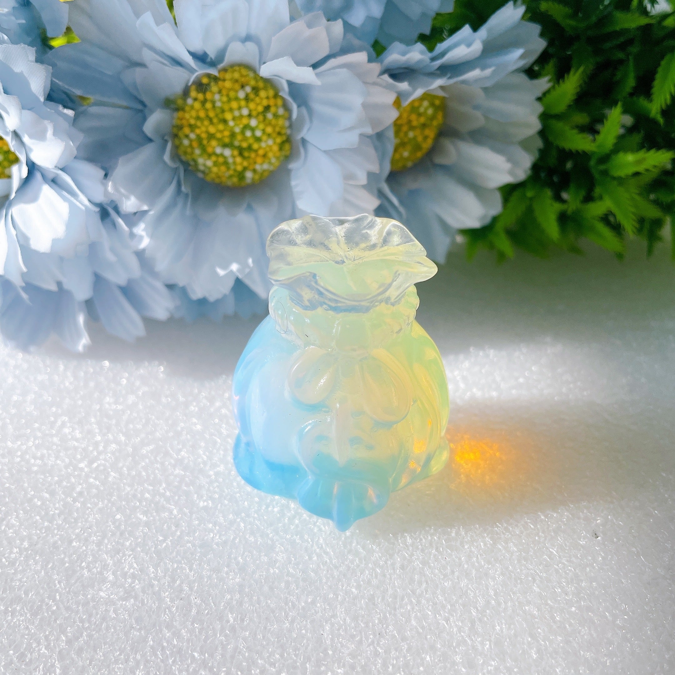 1.9 inch Hand-Carved Money Bag Crystal Figurine