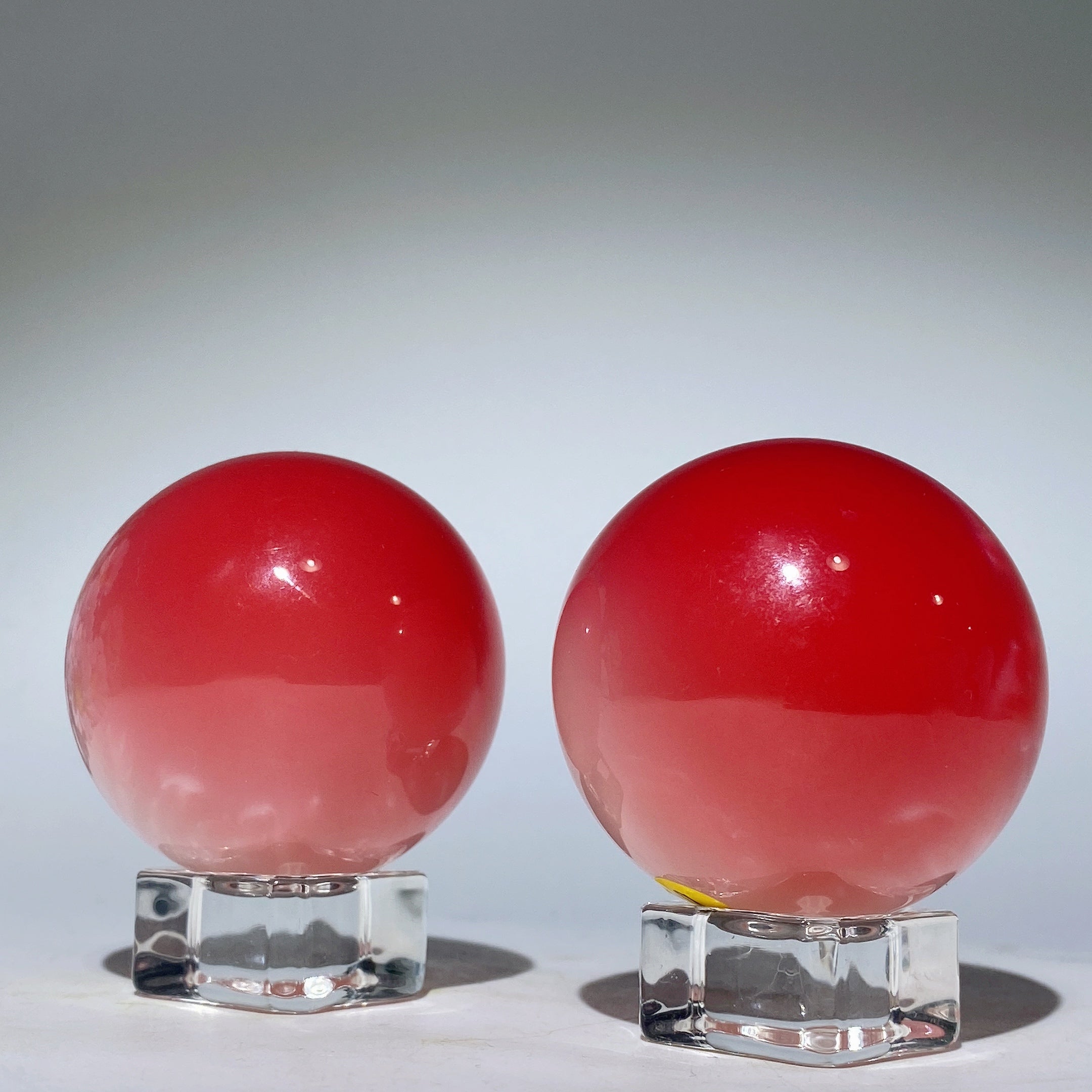 1.9 Inch UV Reactive Resin Crystal Sphere for Healing Energy