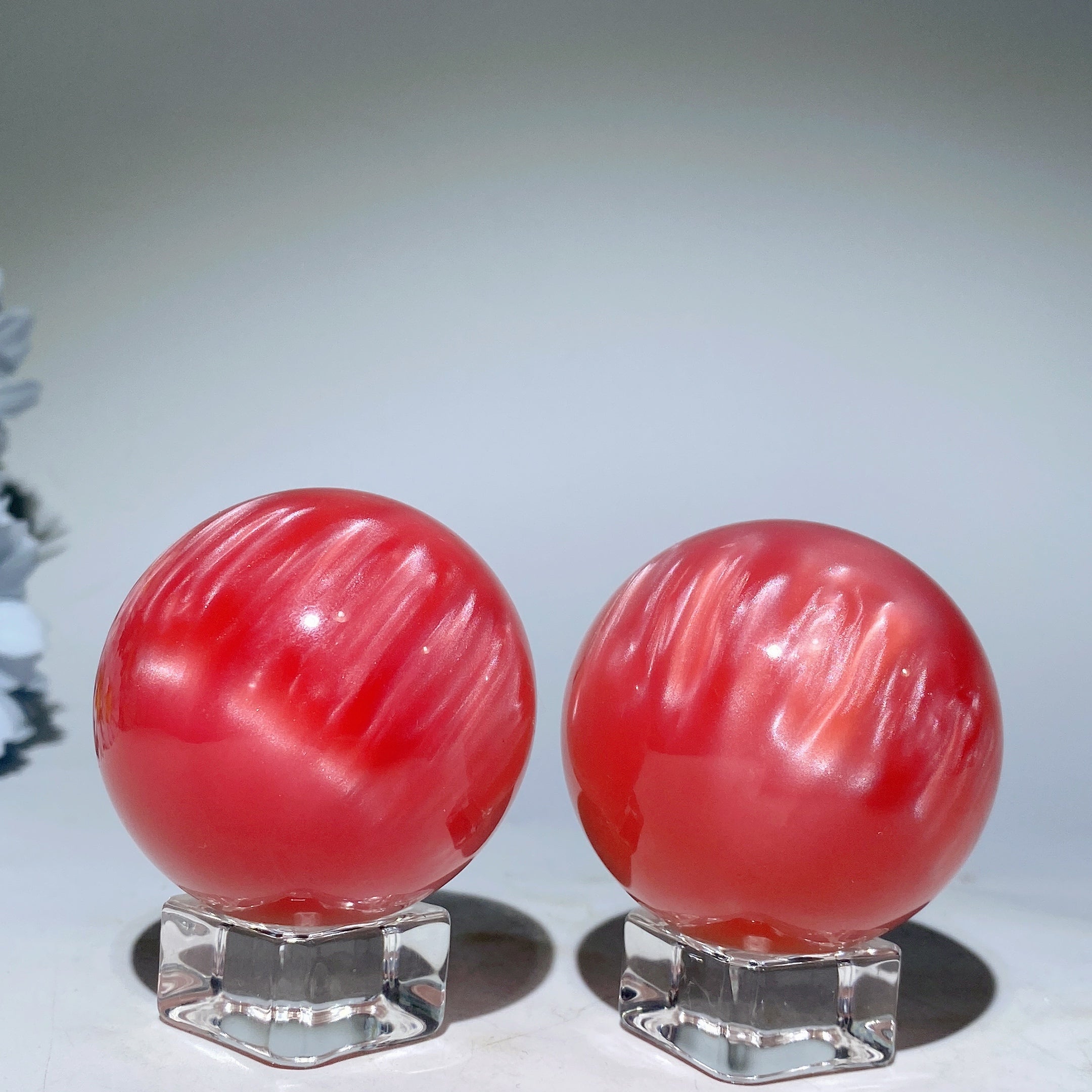 1.9 Inch UV Reactive Resin Crystal Sphere for Healing Energy