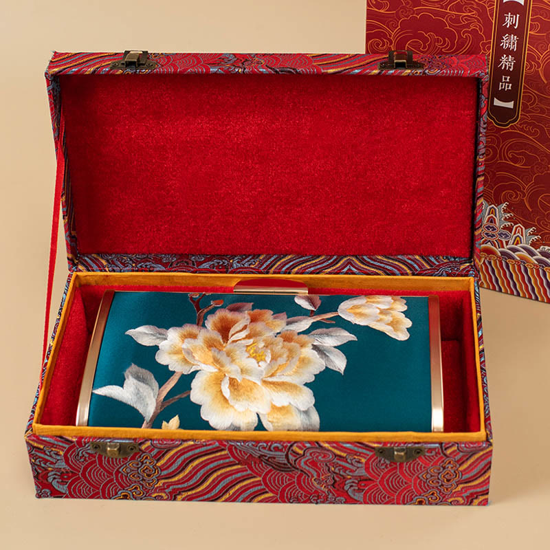 Embroidery Carnation Crossbody Bag 20cm | Elegant Floral Design