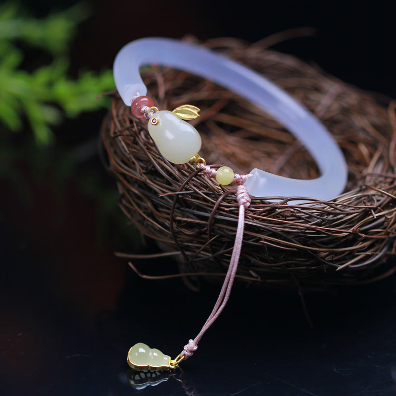 White Agate Hetian Jade Rabbit Bracelet for Positive Energy
