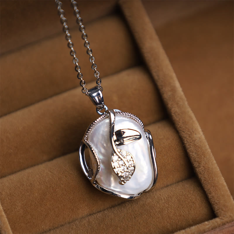 18K Gold Plated Copper Baroque Pearl Necklace with Flower Pendant for Sincerity