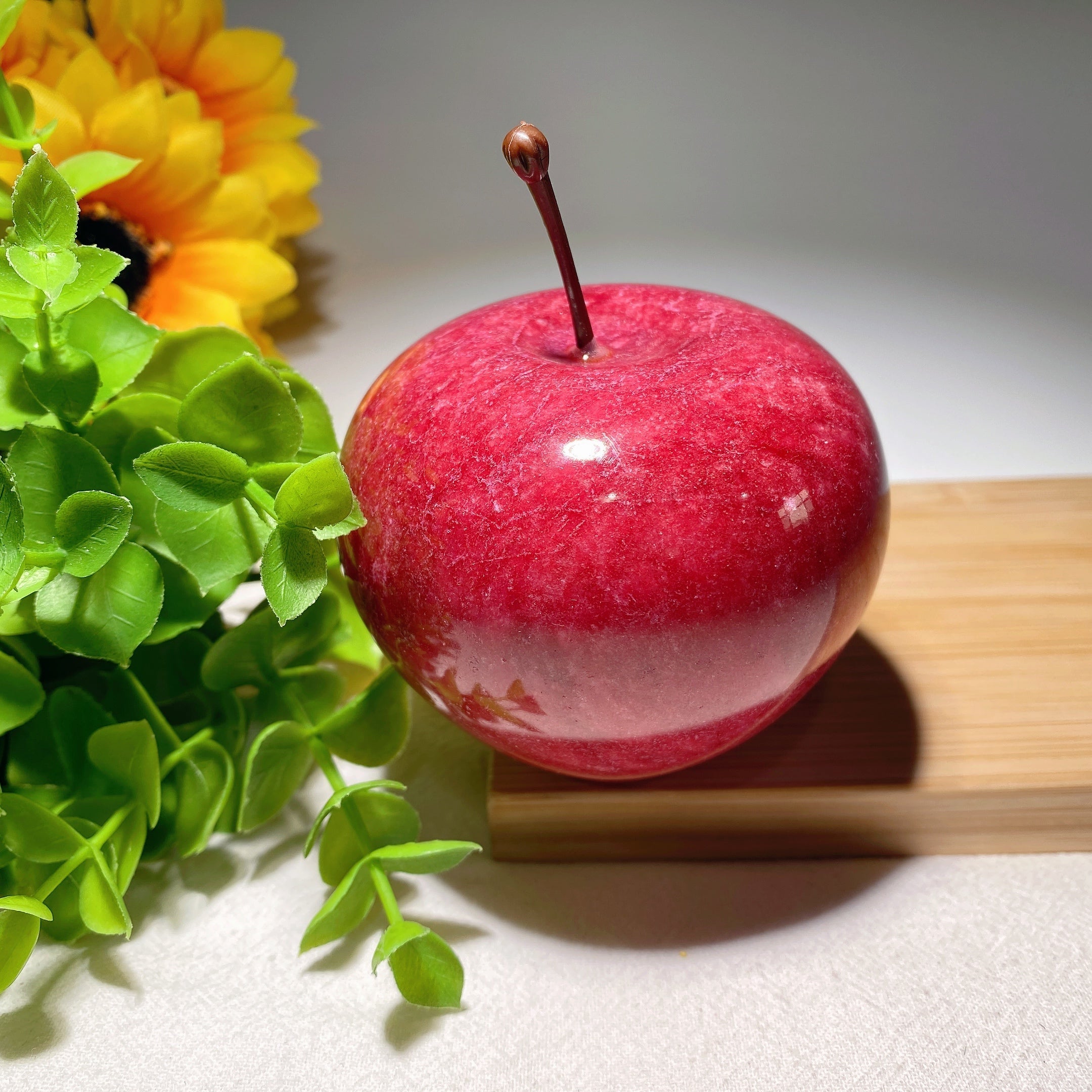 2.0-2.9" Afghan Jade Red Marble Crystal Apple Figurines
