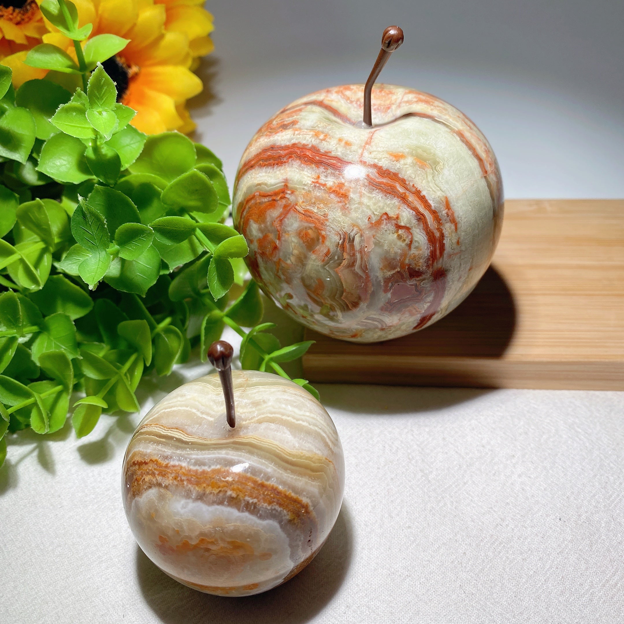 2.0-2.9" Afghan Jade Red Marble Crystal Apple Figurines