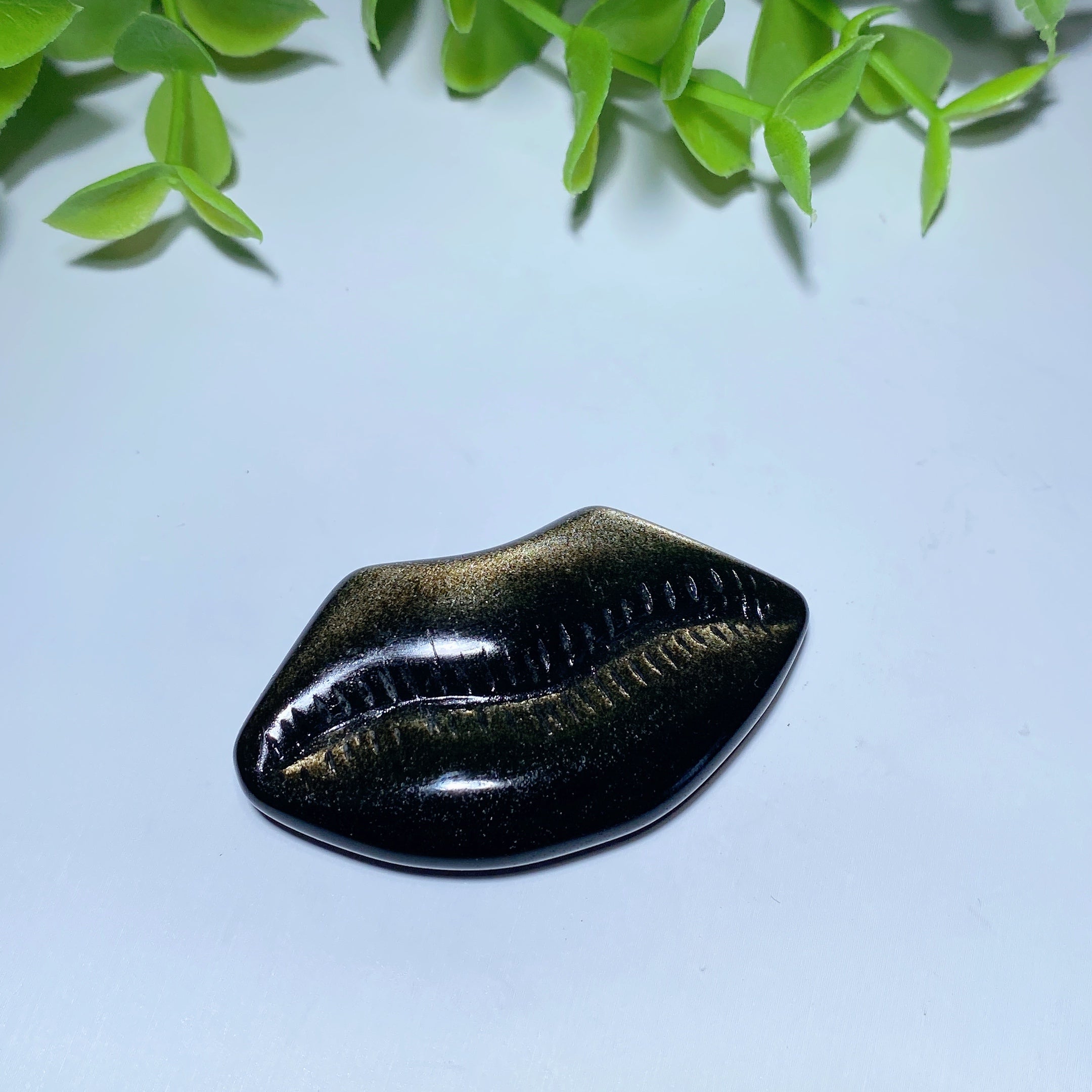 2.0 Inch Mixed Crystal Lips Carving Figurine for Healing