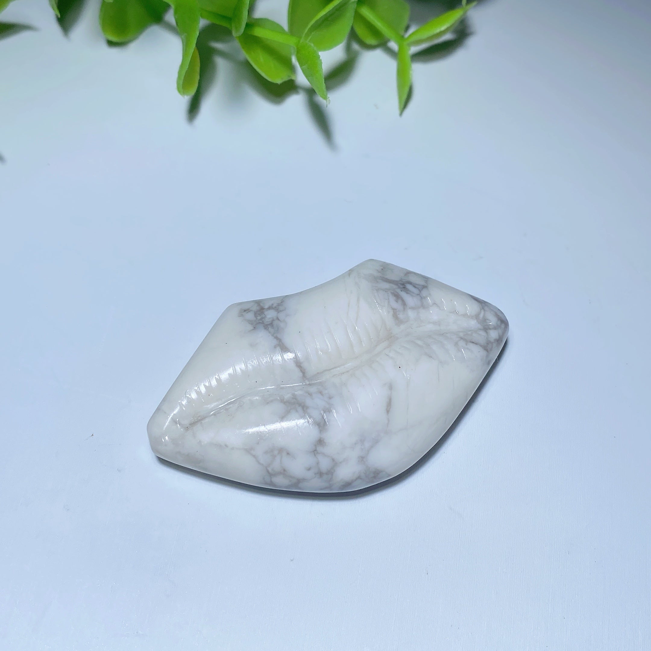 2.0 Inch Mixed Crystal Lips Carving Figurine for Healing