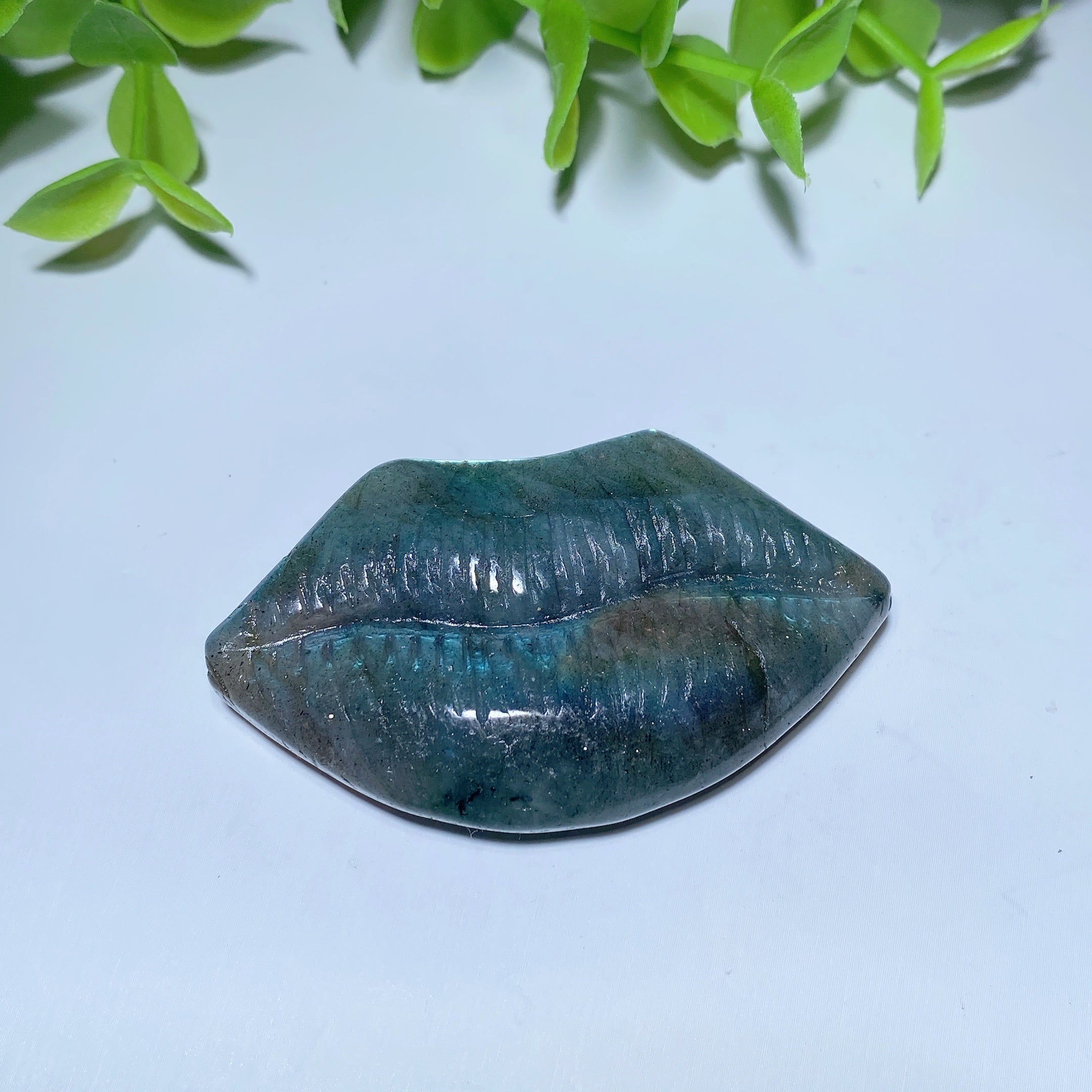 2.0 Inch Mixed Crystal Lips Carving Figurine for Healing
