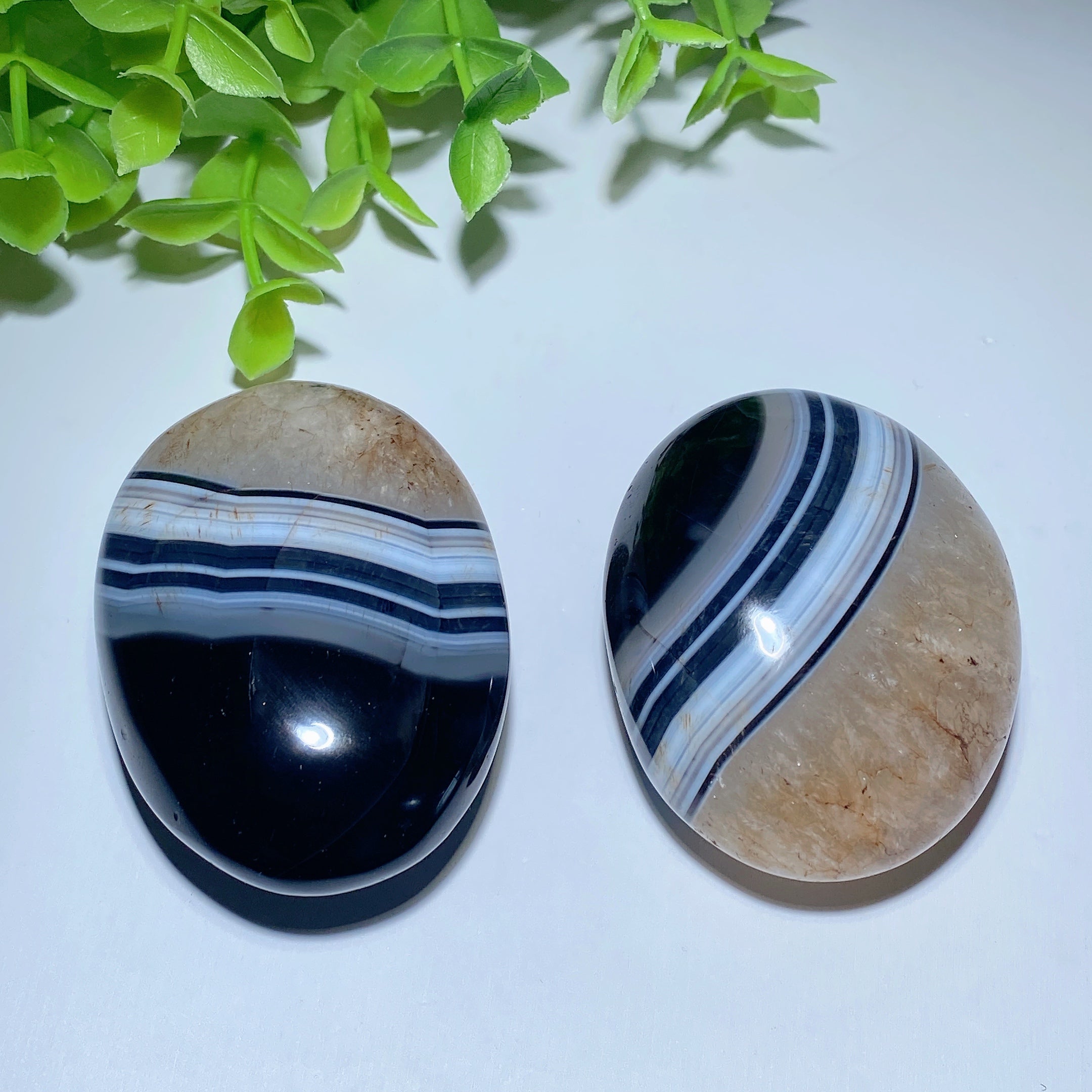 2.2 Inch Black Sardonyx Oval Palm Stone for Healing