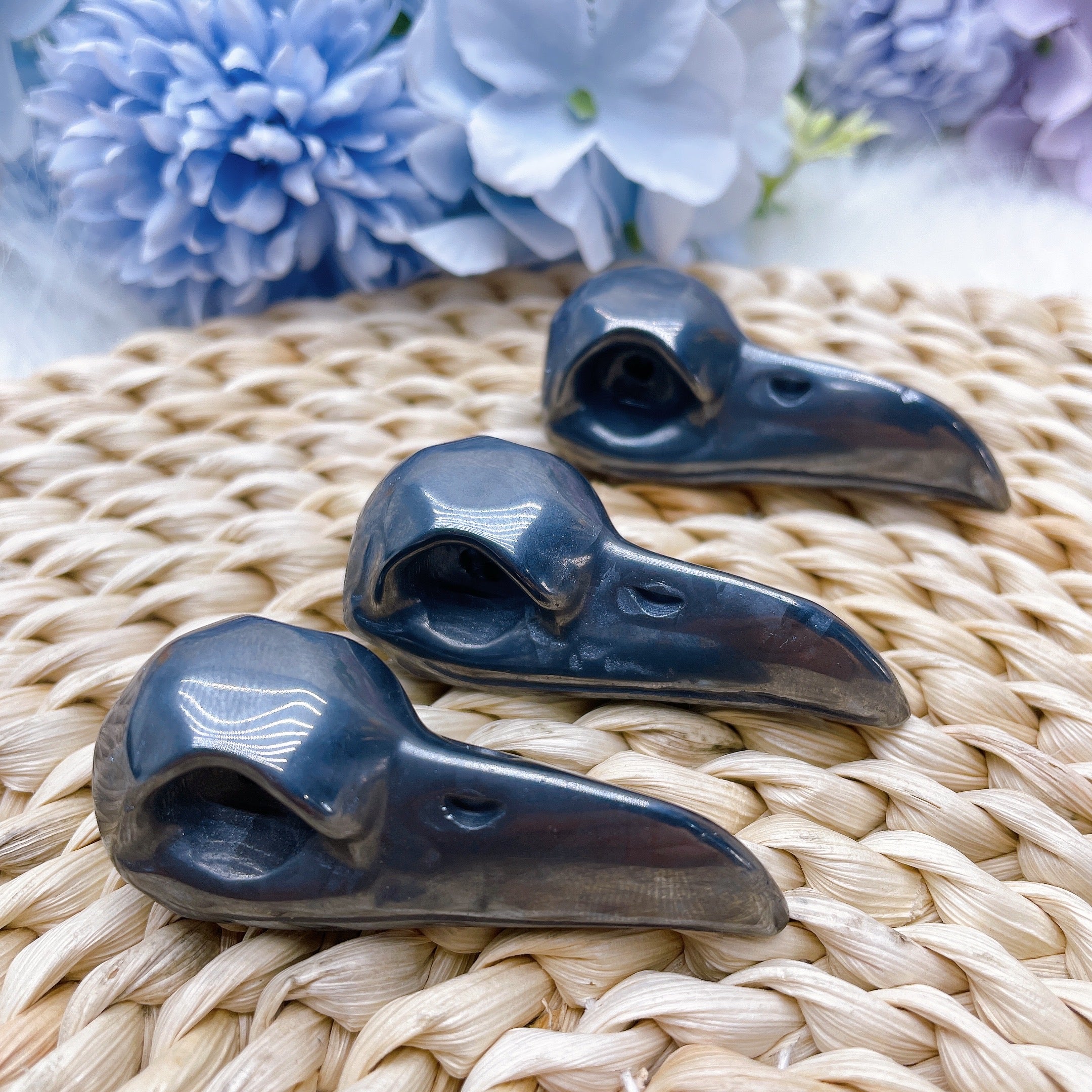 2.3-2.5in Mixed Crystal Raven Skull Carving Figurine