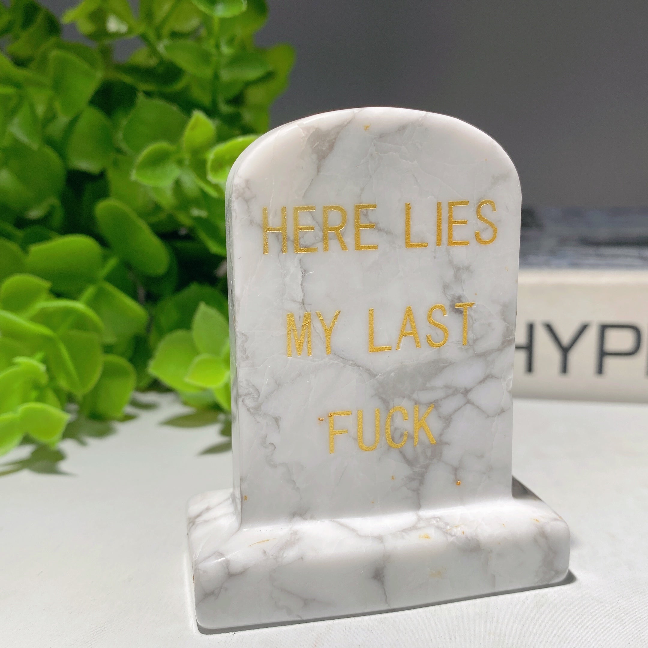 2.7 Inch Mixed Crystal Figurines with Gold Engraved Carvings