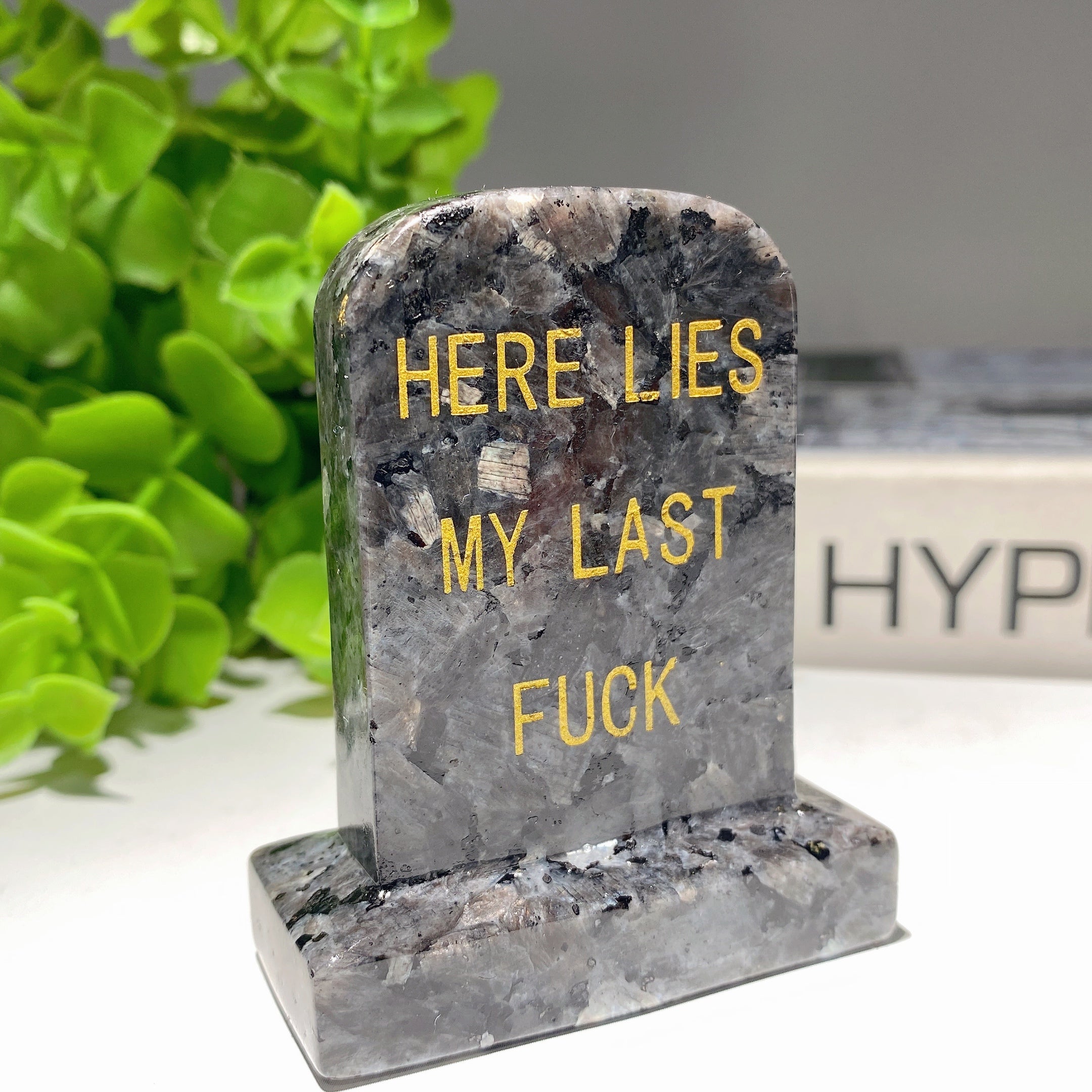 2.7 Inch Mixed Crystal Figurines with Gold Engraved Carvings