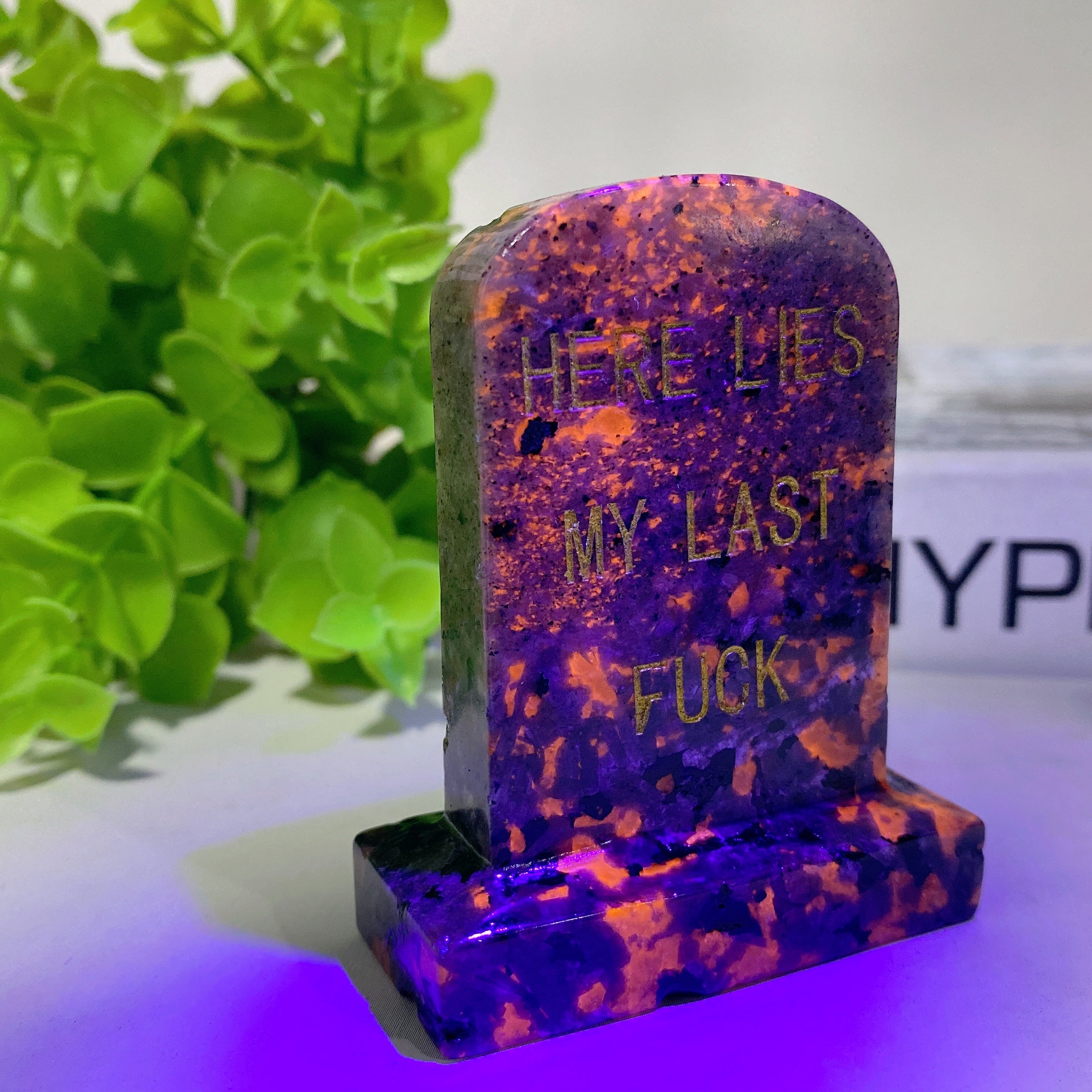 2.7 Inch Mixed Crystal Figurines with Gold Engraved Carvings