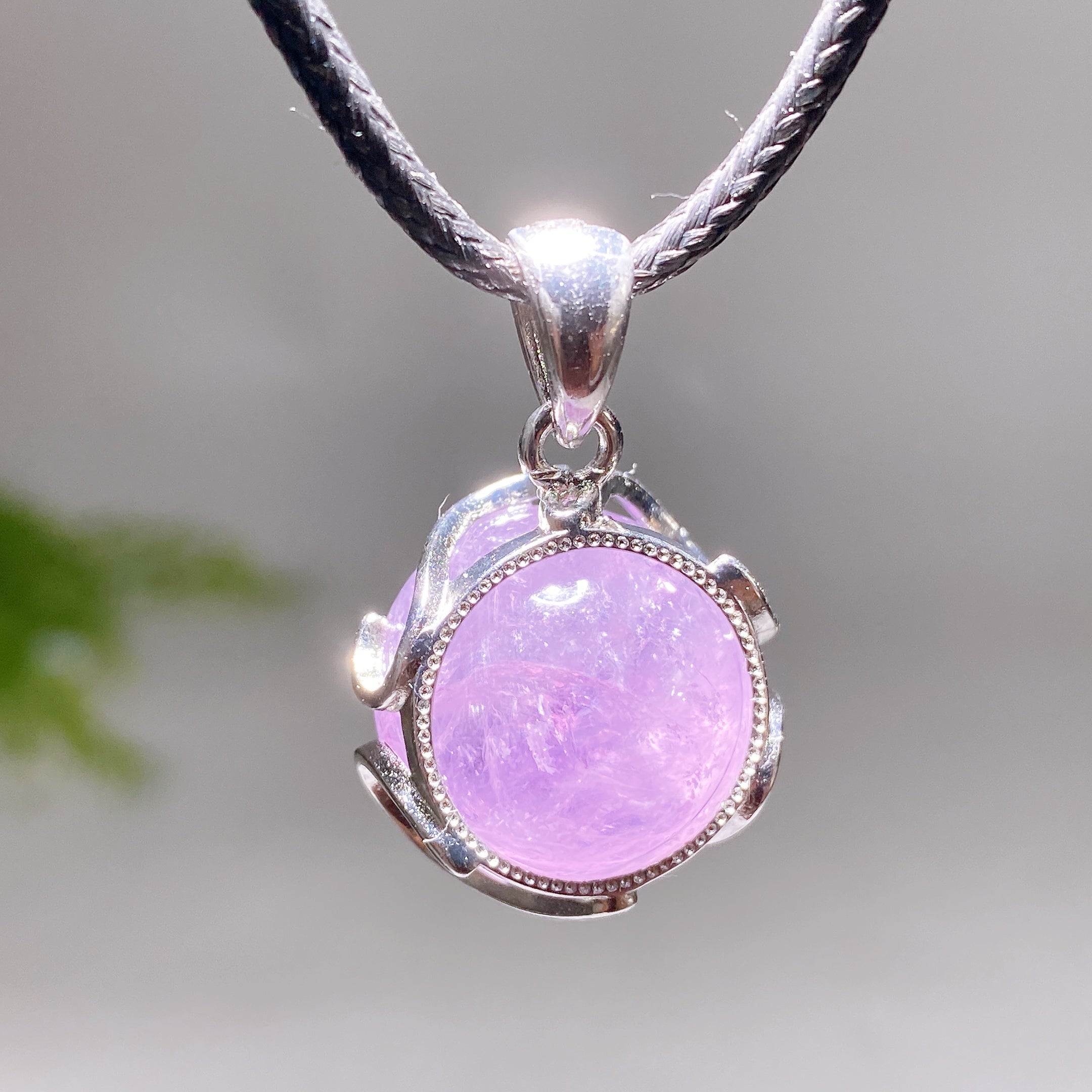 20mm Amethyst Pendant for Spiritual Healing & Meditation