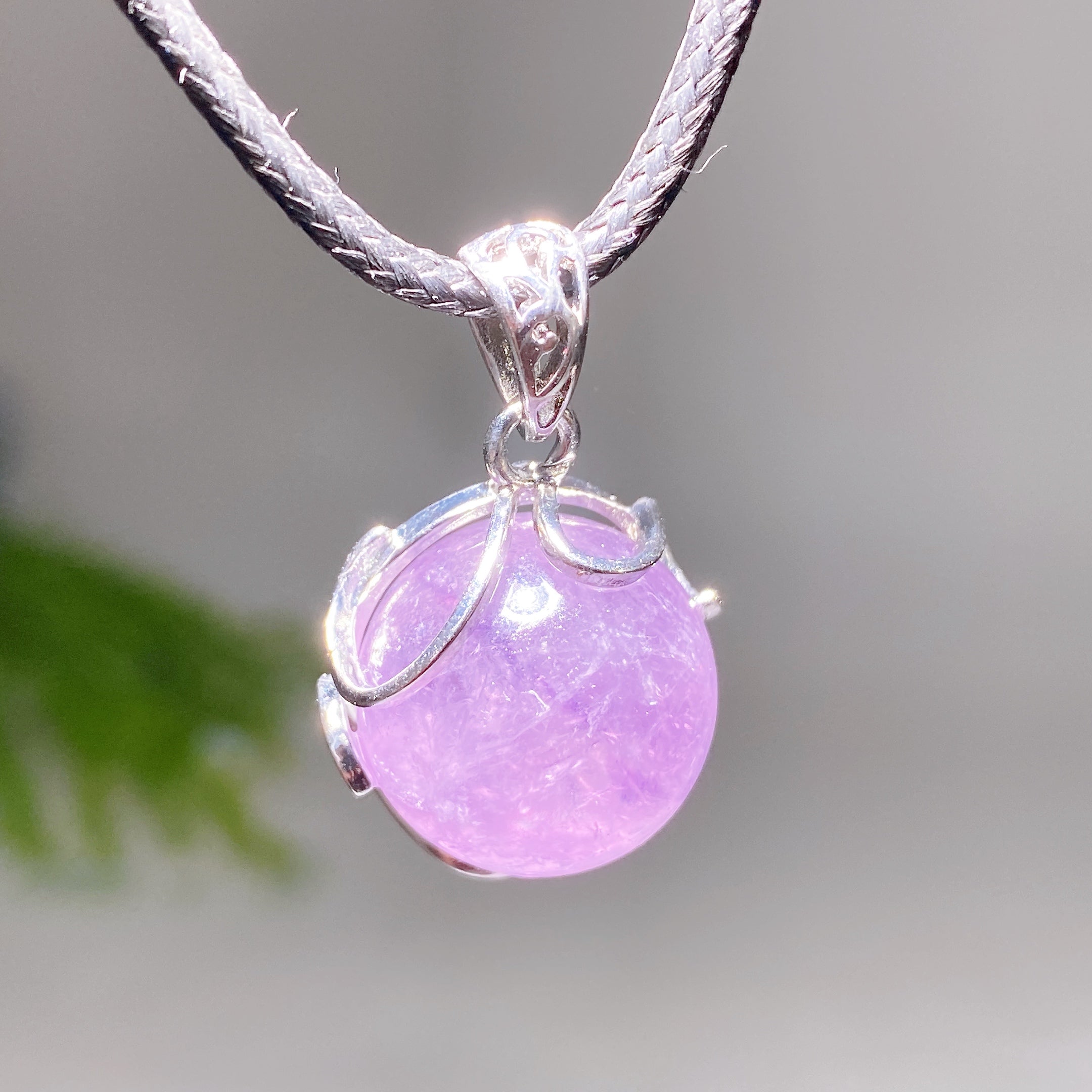 20mm Amethyst Pendant for Spiritual Healing & Meditation