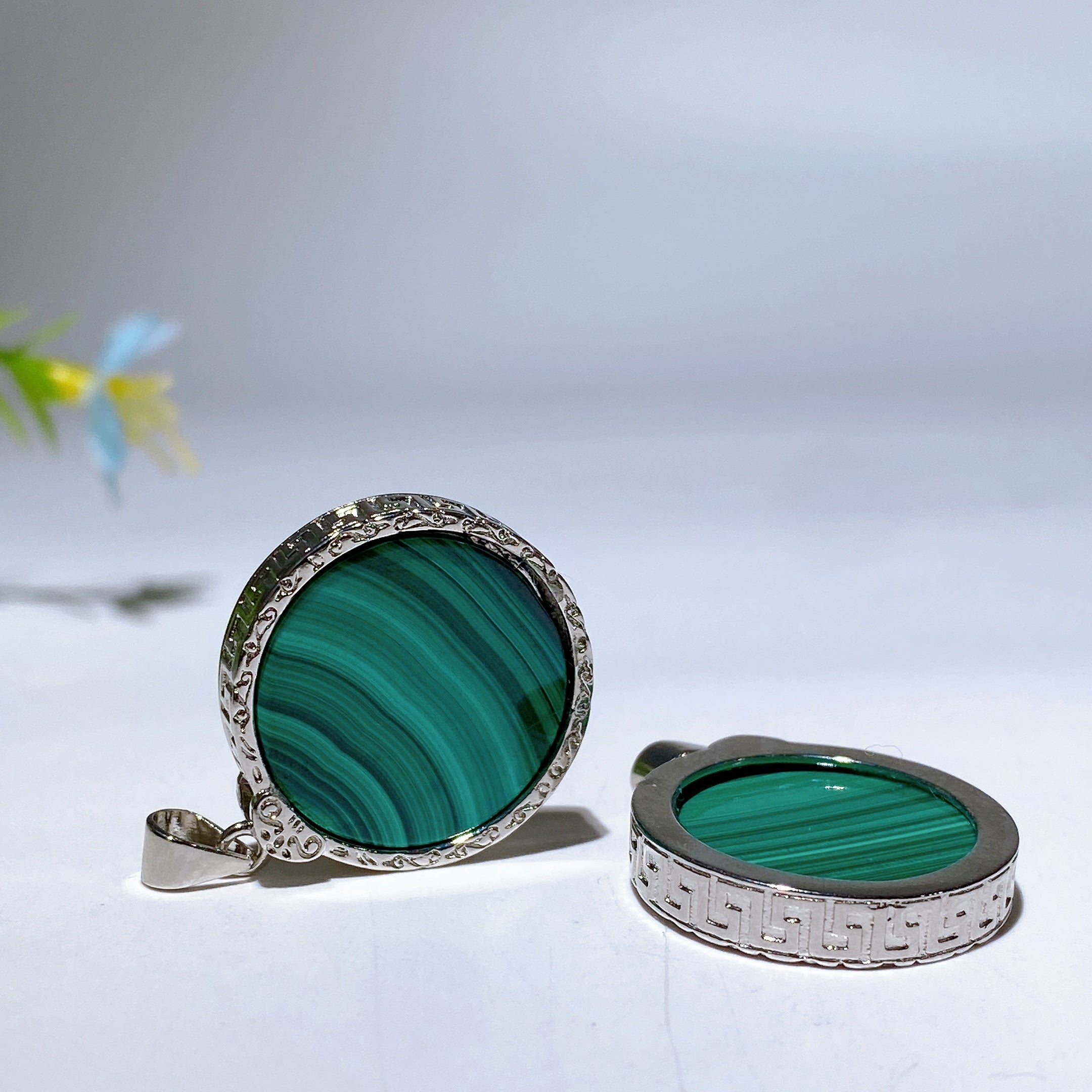 20mm Green Malachite Round Pendant for Healing Energy