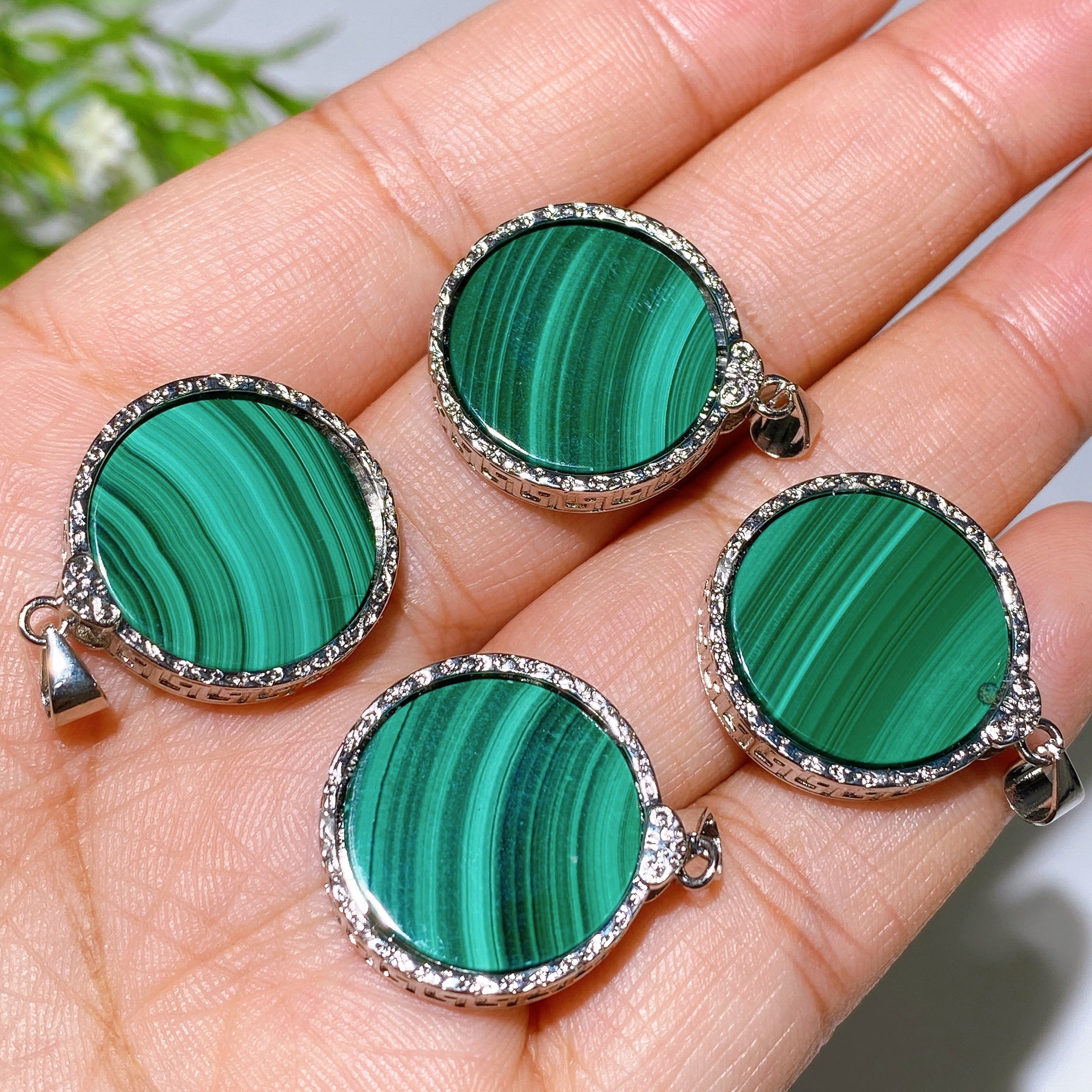 20mm Green Malachite Round Pendant for Healing Energy