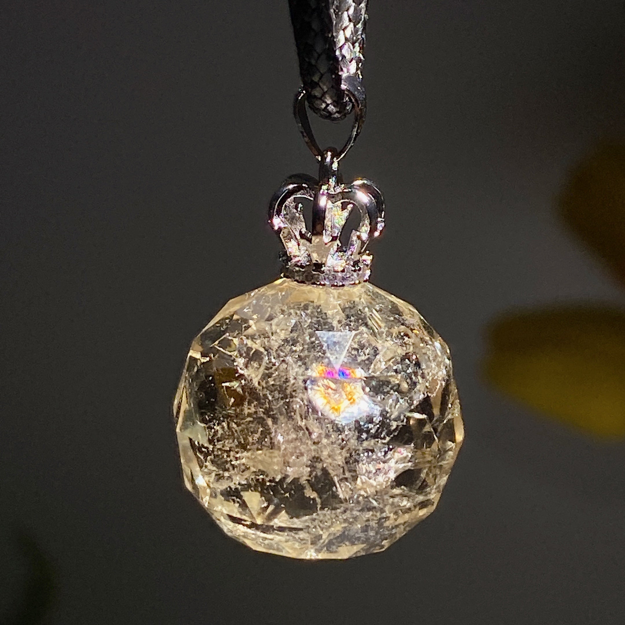 20mm Mixed Crystal Amethyst Faceted Pendant for Meditation