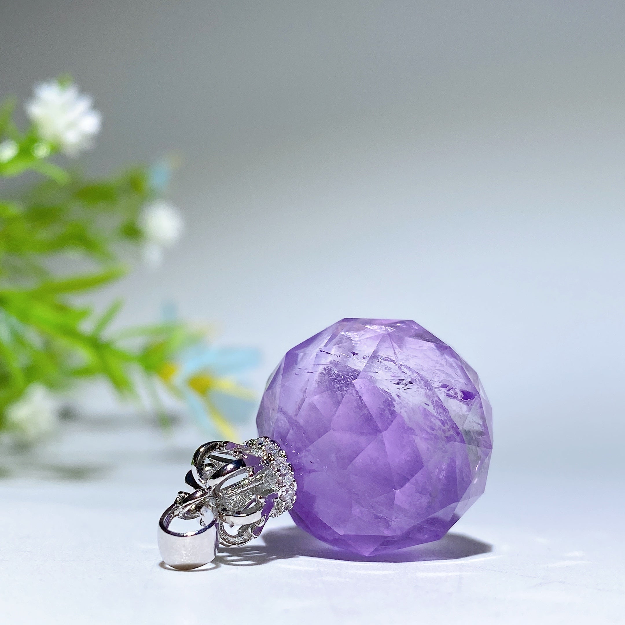 20mm Mixed Crystal Amethyst Faceted Pendant for Meditation