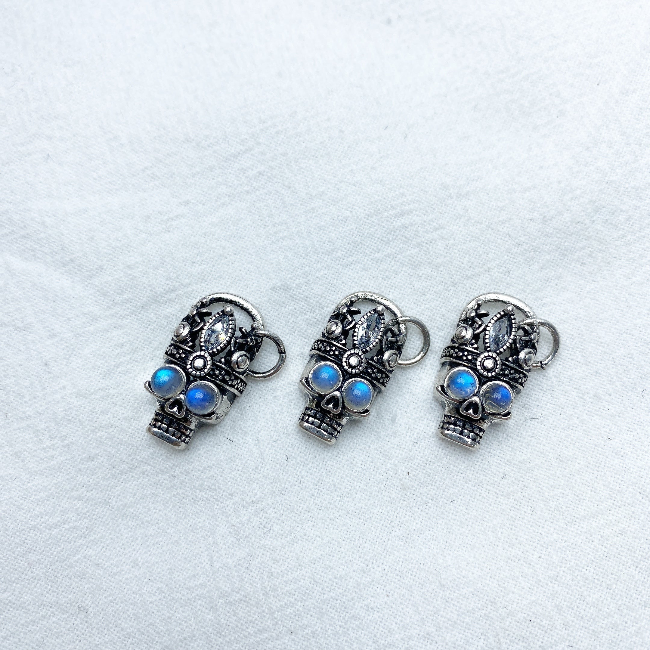 2cm Grey Moonstone Skull Pendant for Healing Meditation