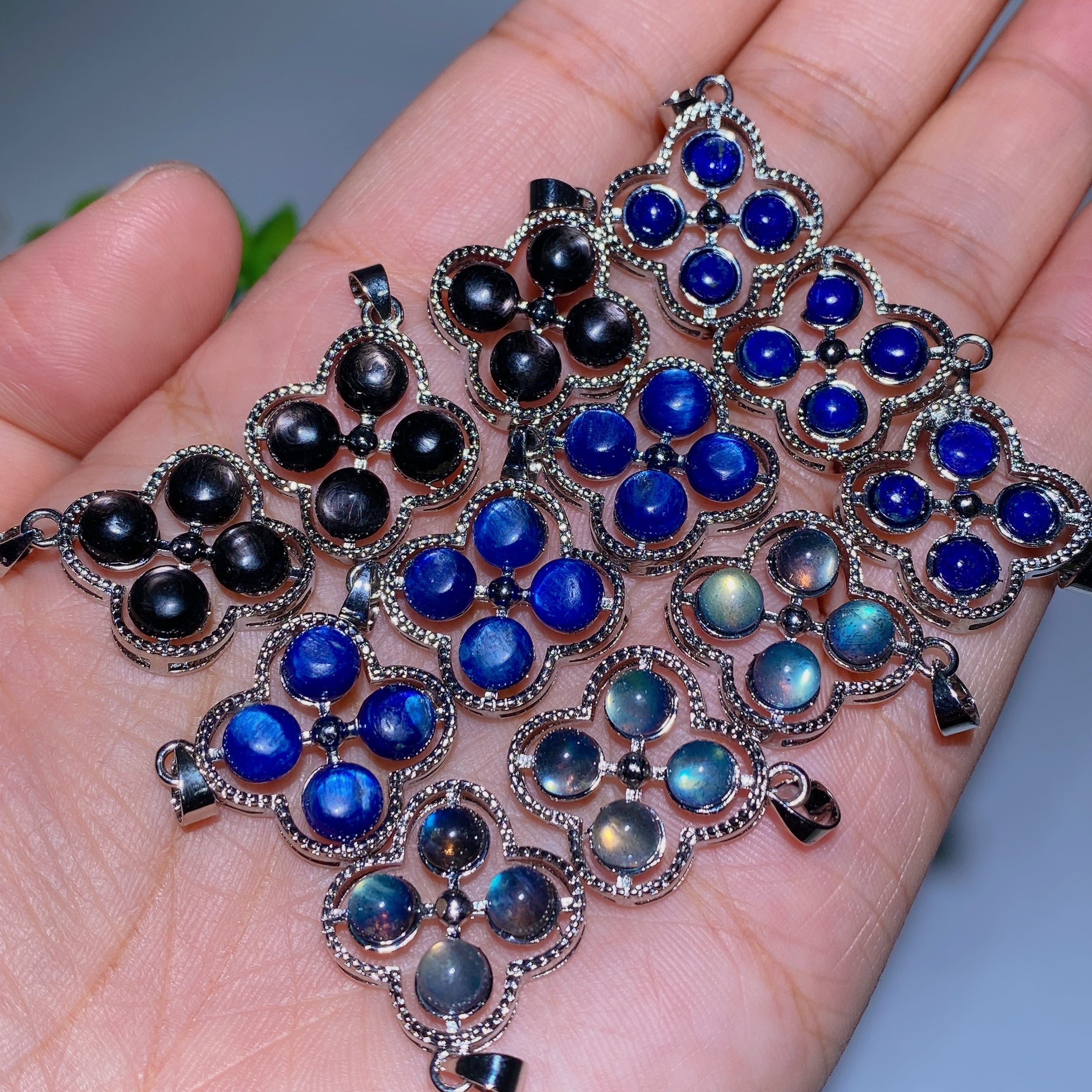 2cm Mixed Crystal Four-Leaf Clover Pendant for Healing