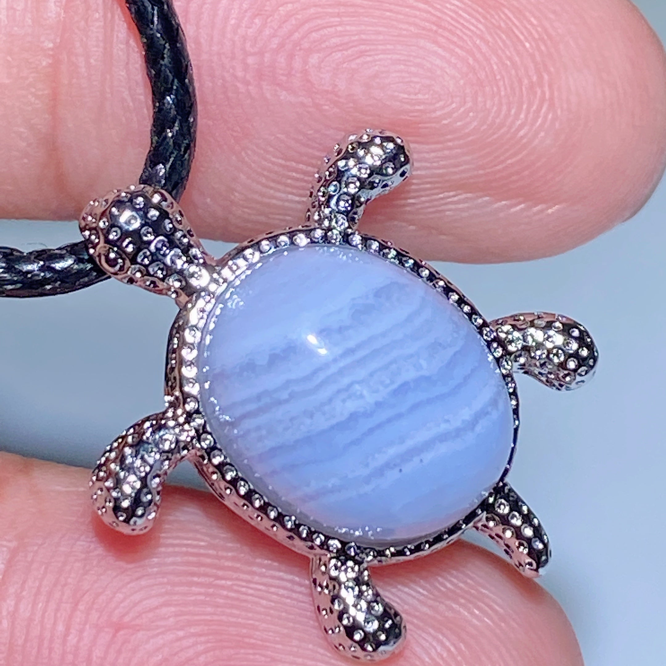 2cm Mixed Crystal Turtle Pendant for Spiritual Healing