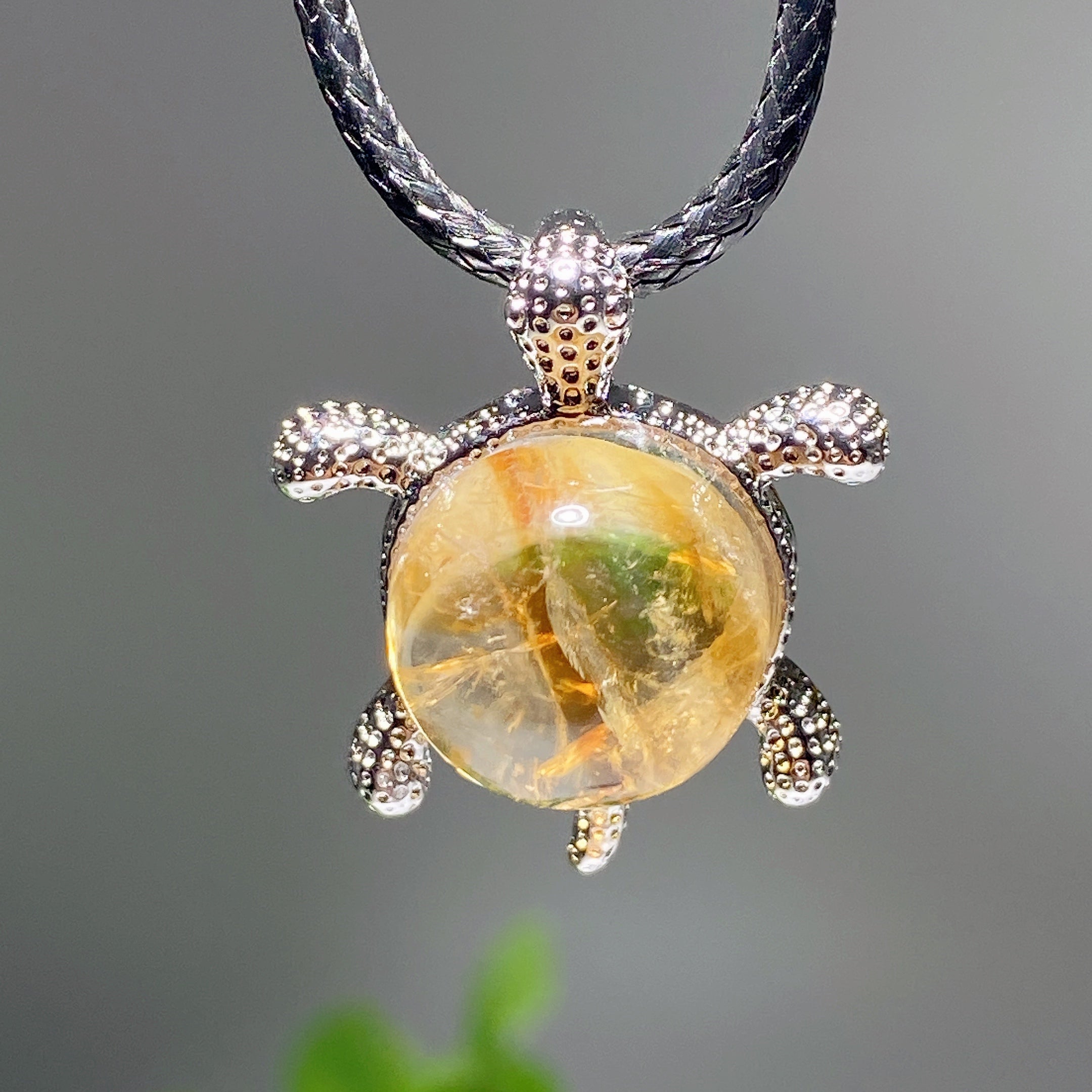 2cm Mixed Crystal Turtle Pendant for Spiritual Healing