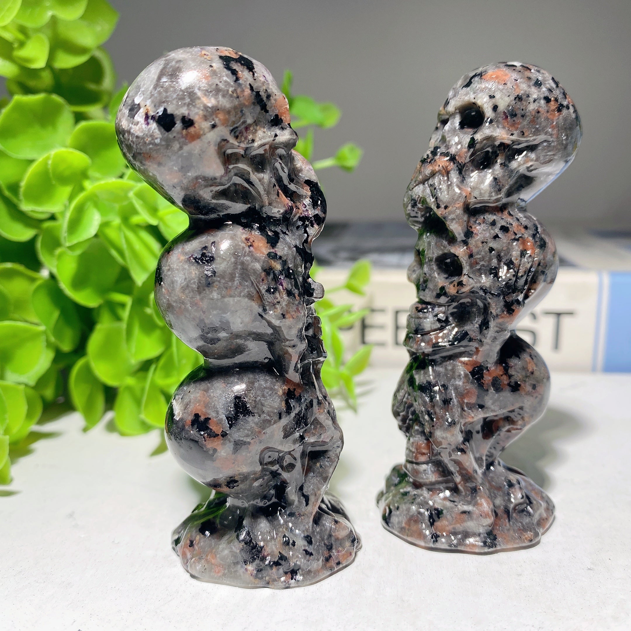 3.35-inch Mixed Crystal No Skulls Carved Figurines