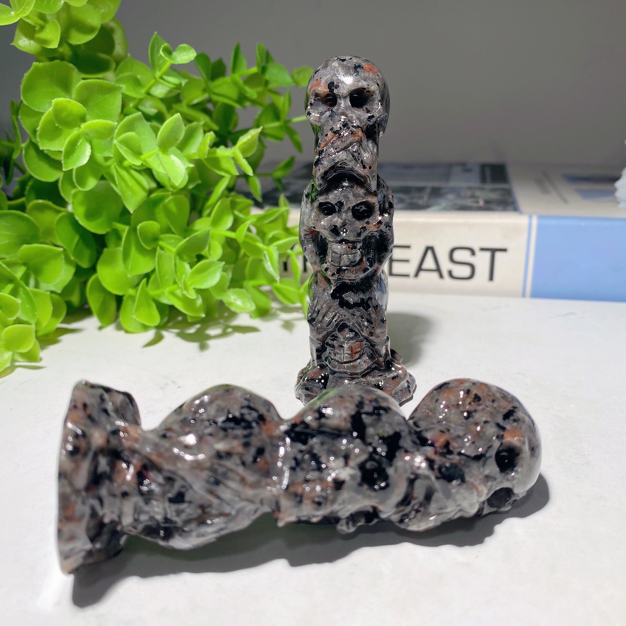 3.35-inch Mixed Crystal No Skulls Carved Figurines