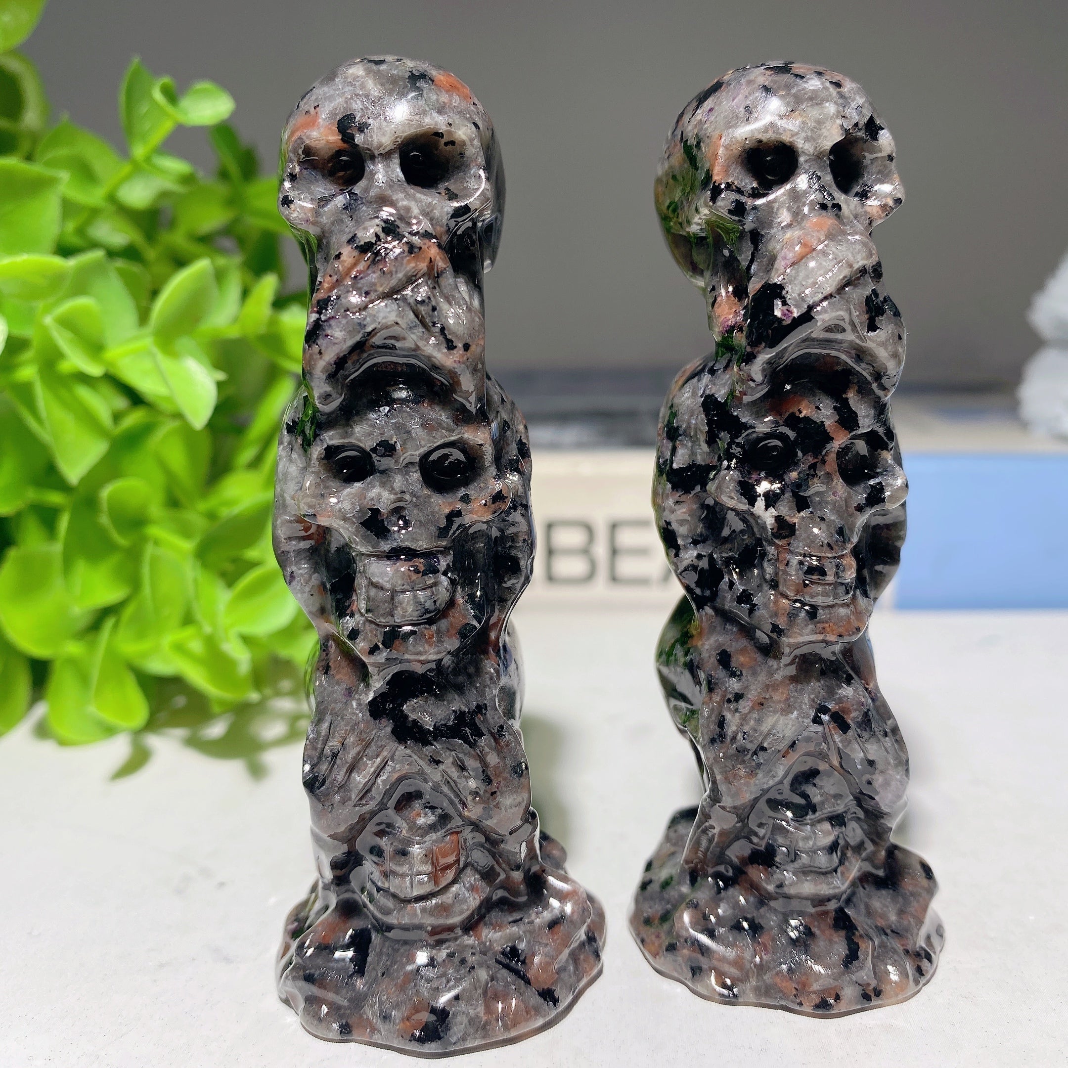 3.35-inch Mixed Crystal No Skulls Carved Figurines