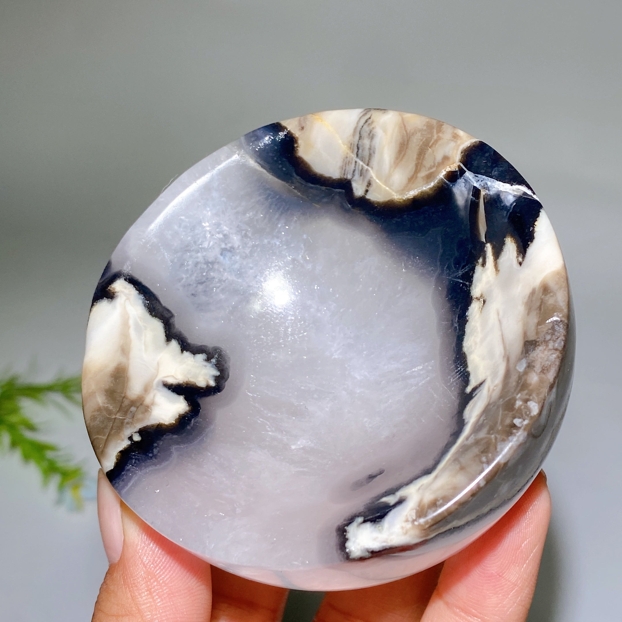 3-inch Volcanic Agate Crystal Bowl Carving