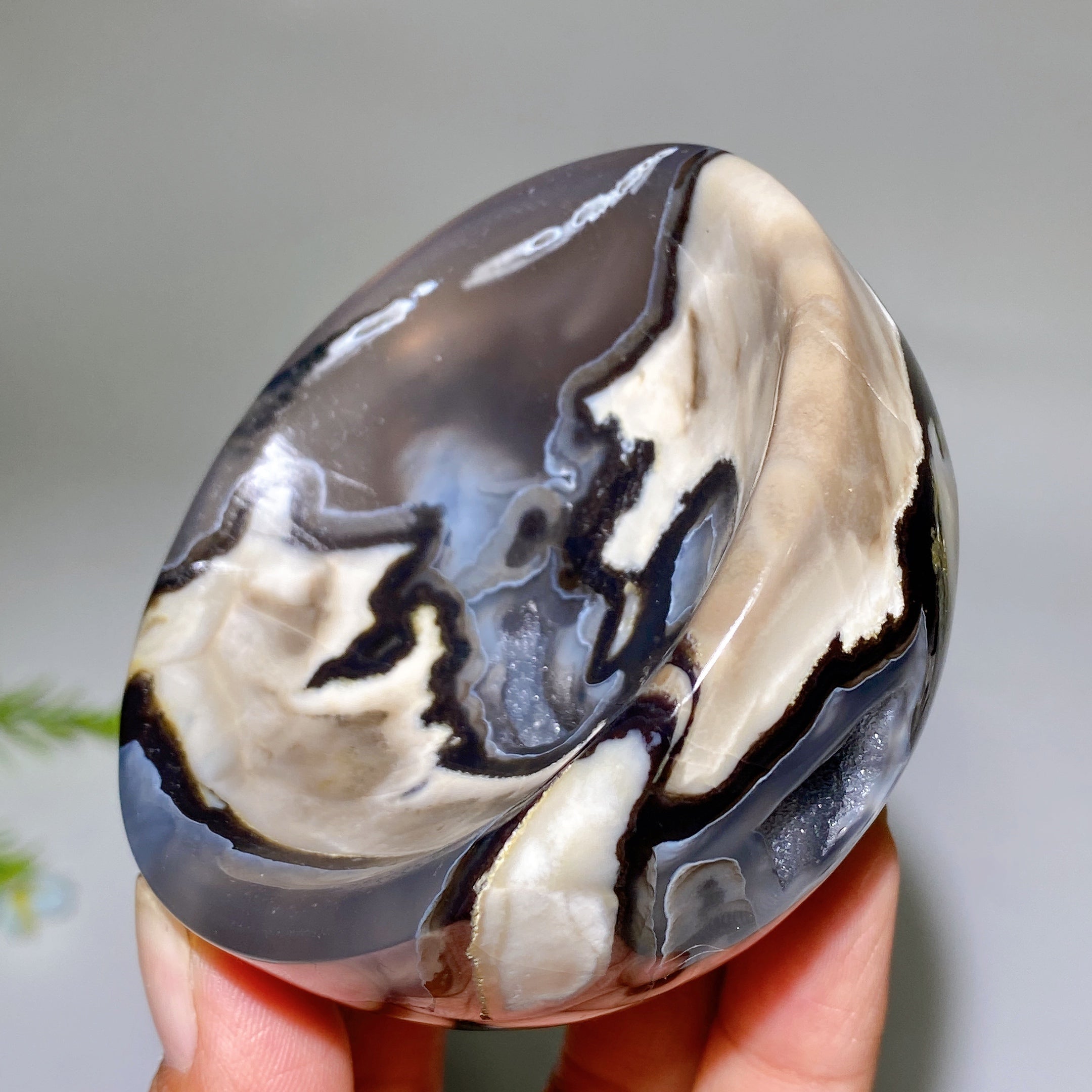3-inch Volcanic Agate Crystal Bowl Carving