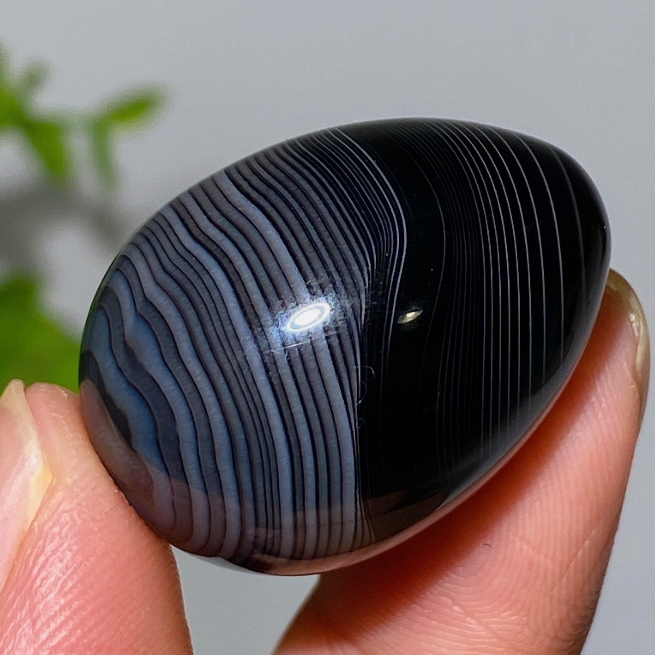 30mm Black Banded Agate Crystal Egg for Healing & Meditation