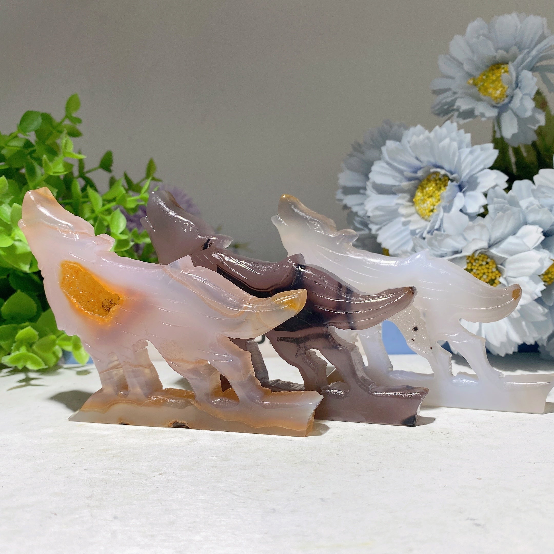 4-Inch Agate Crystal Wolf Carving for Spiritual Healing