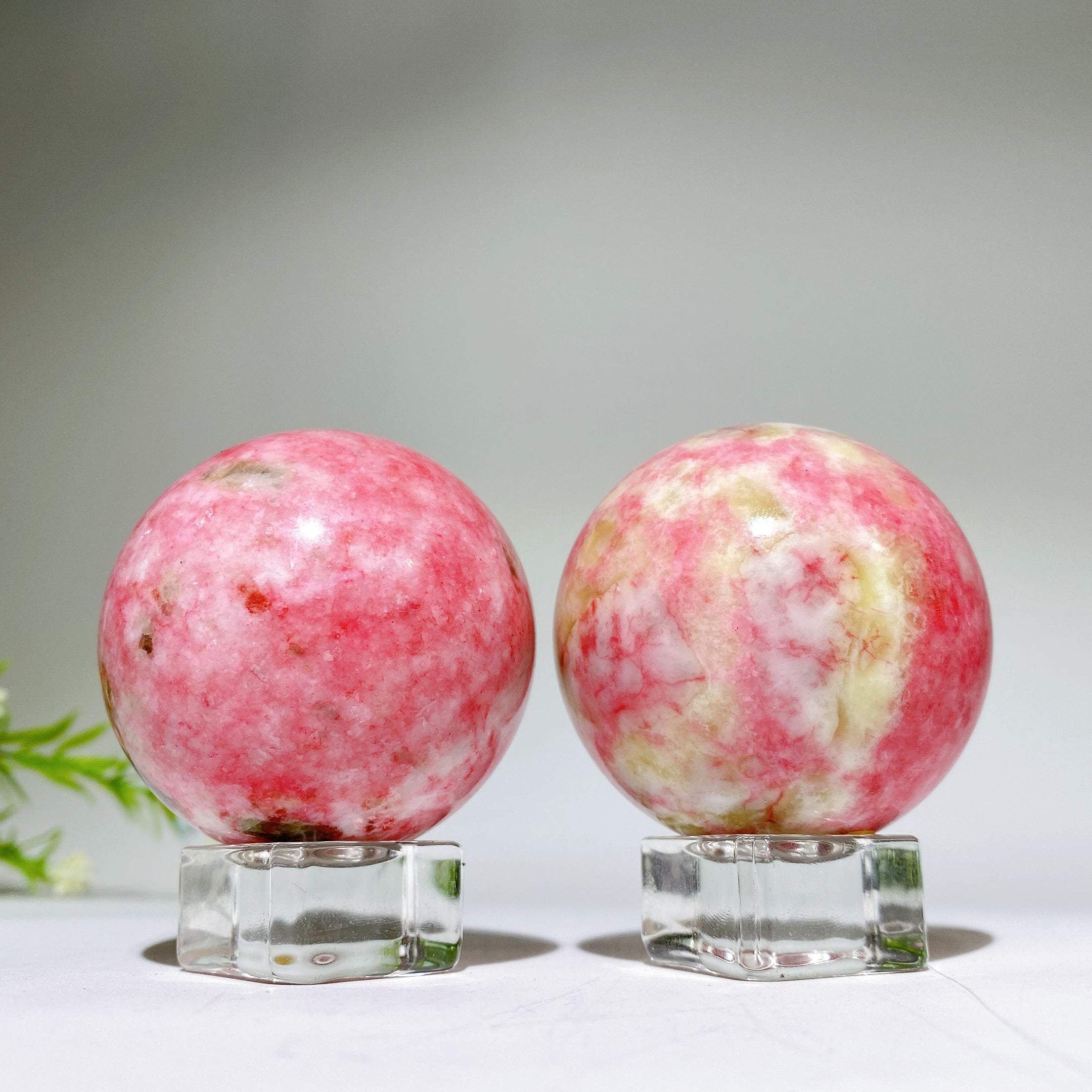 50mm Zoisite UV Reactive Crystal Sphere for Healing