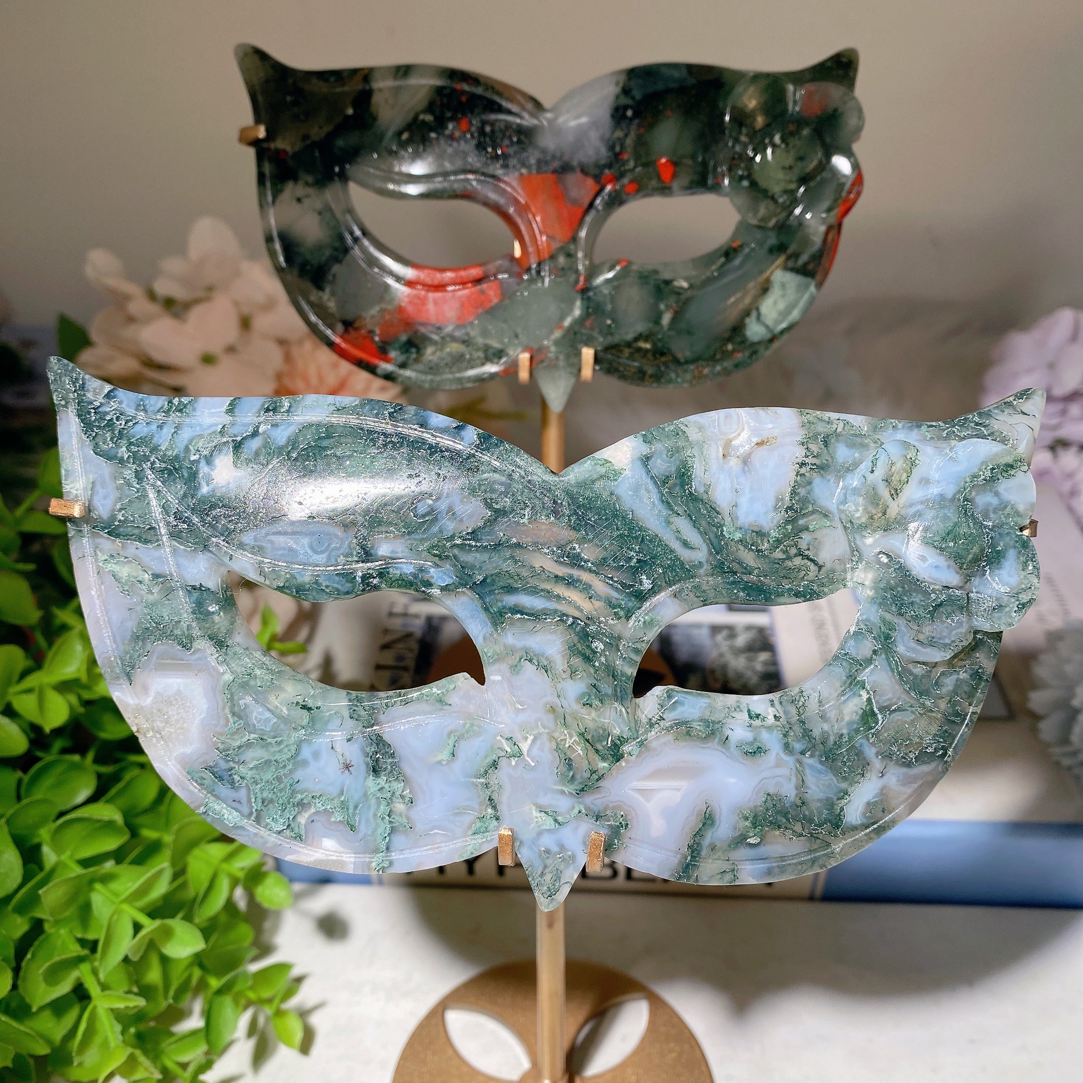 6.2-Inch Crystal Cat Mask Carvings with Wooden Stand