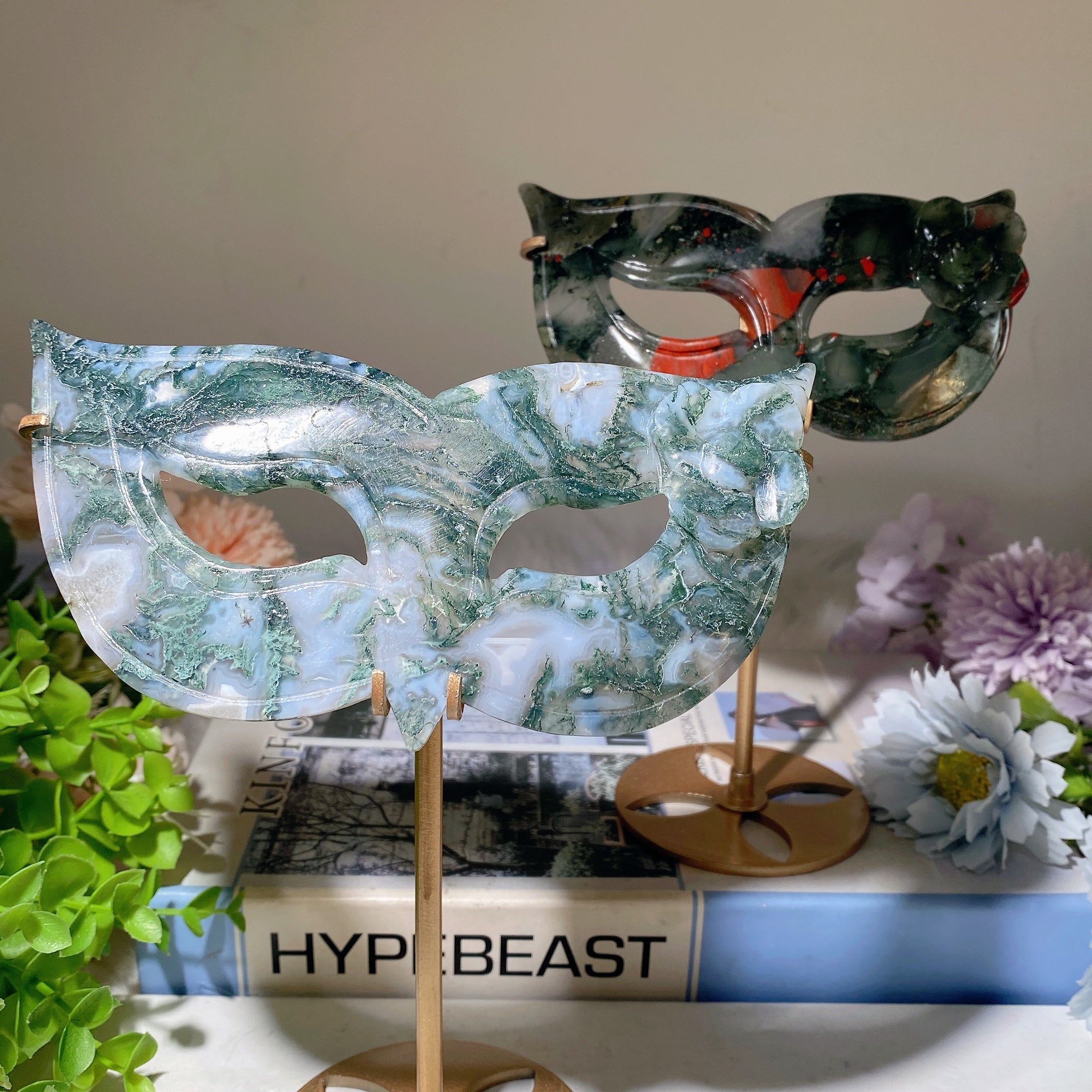 6.2-Inch Crystal Cat Mask Carvings with Wooden Stand