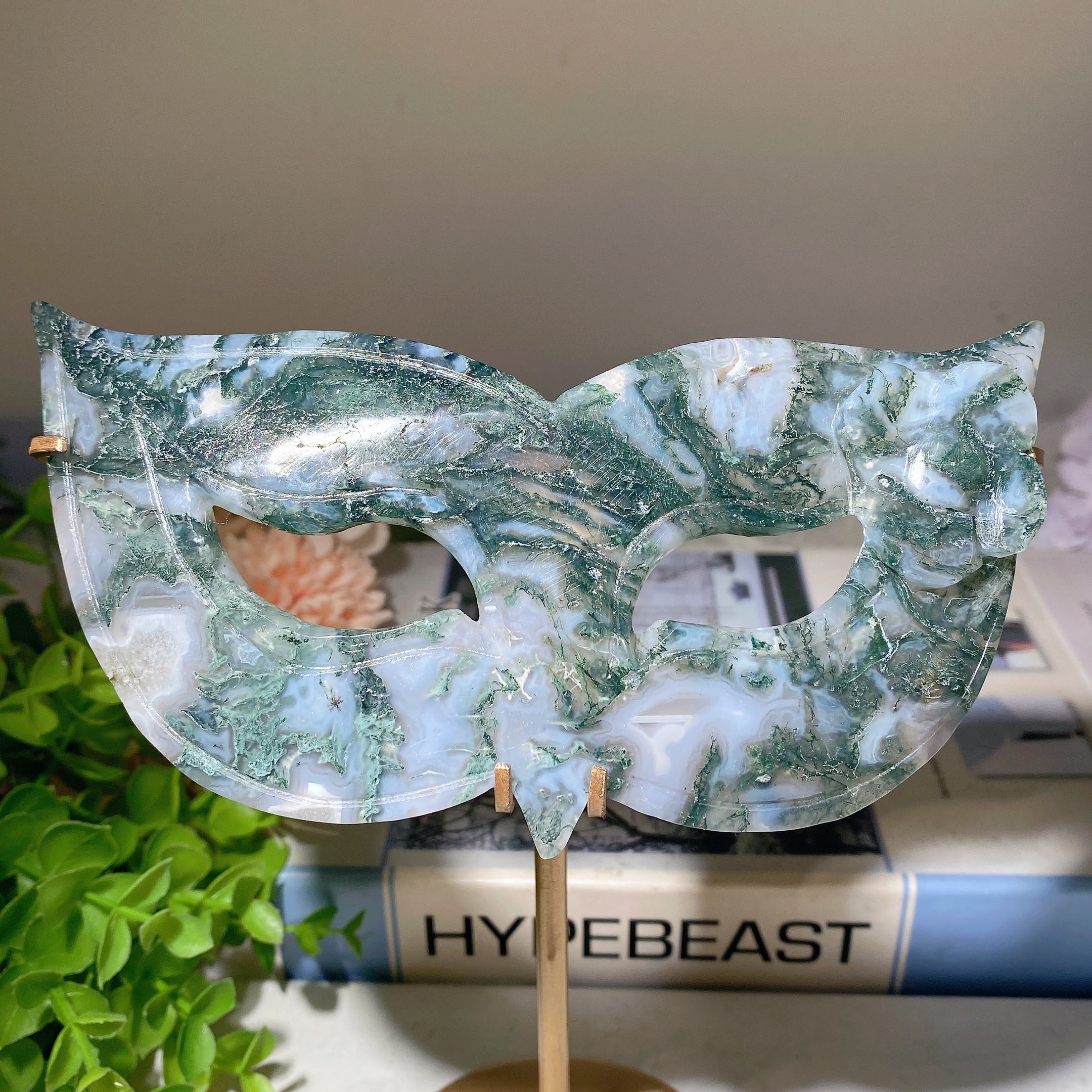 6.2-Inch Crystal Cat Mask Carvings with Wooden Stand