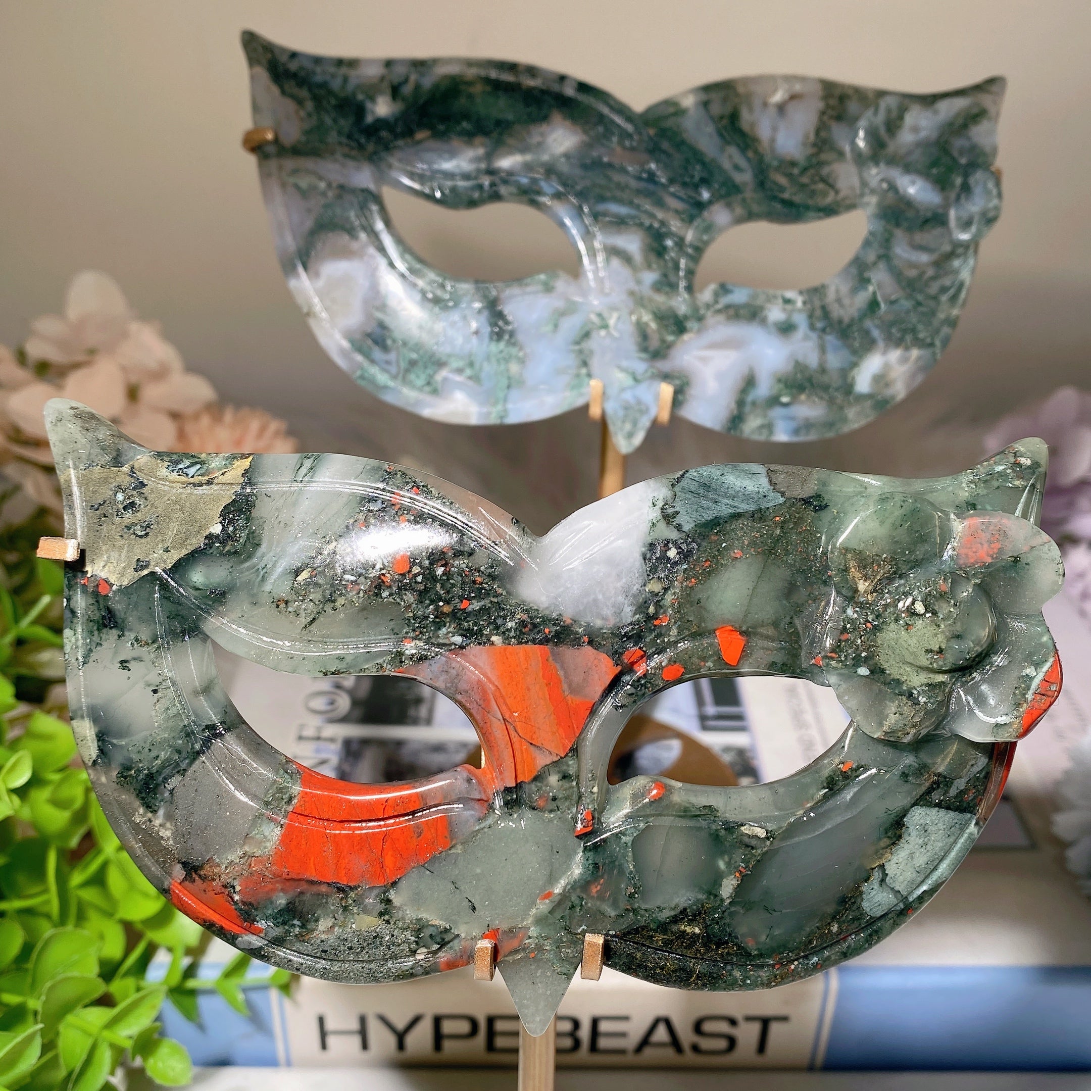6.2-Inch Crystal Cat Mask Carvings with Wooden Stand