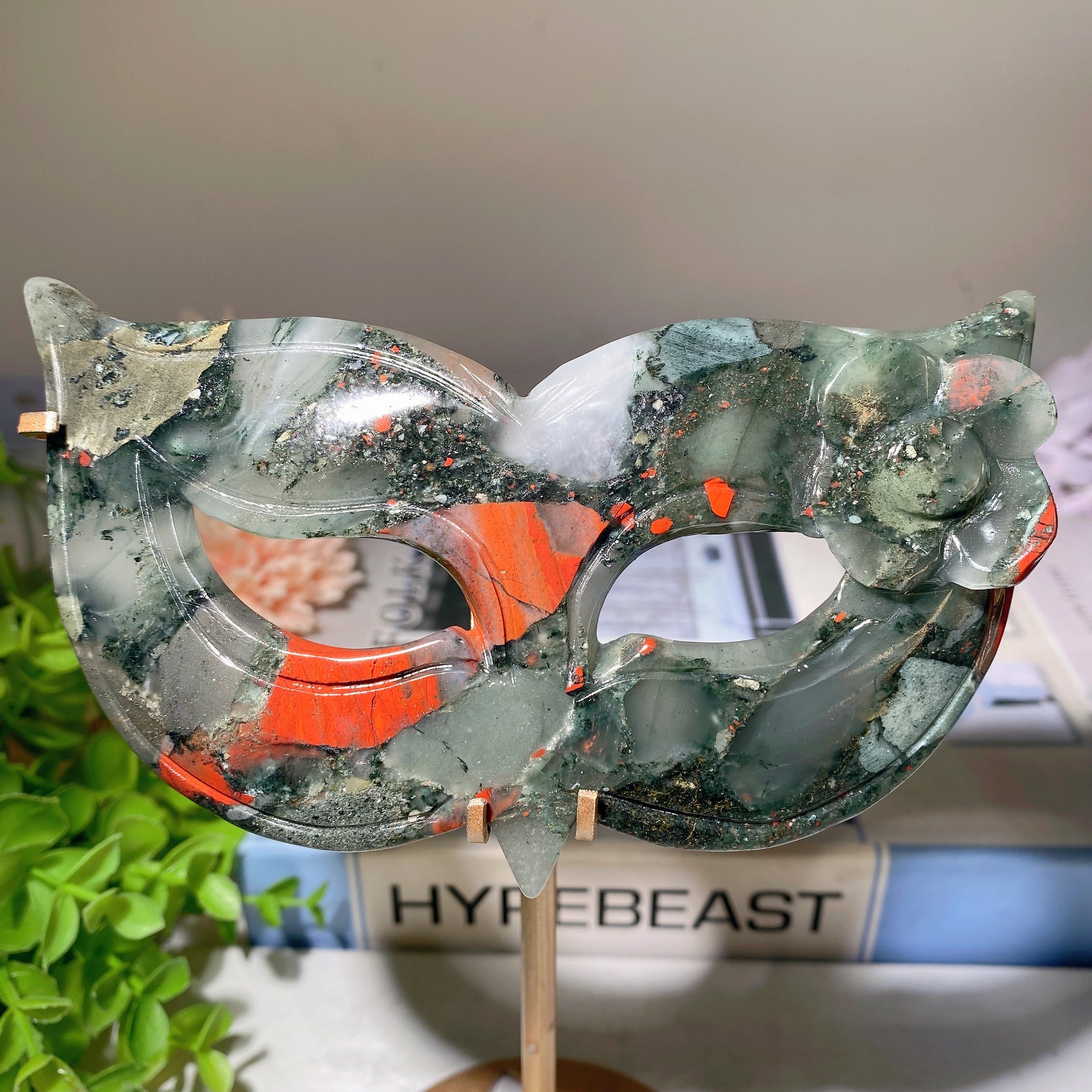 6.2-Inch Crystal Cat Mask Carvings with Wooden Stand