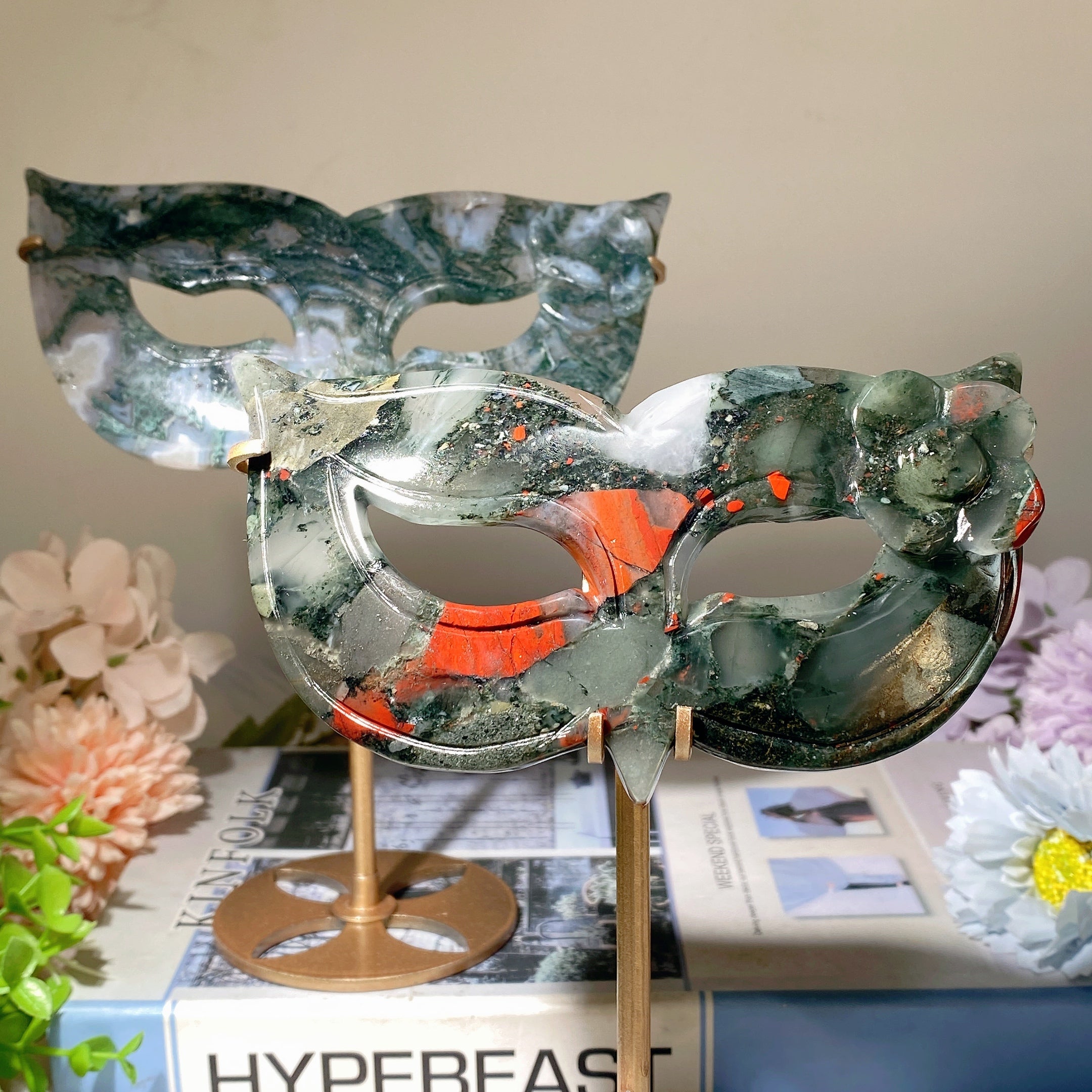 6.2-Inch Crystal Cat Mask Carvings with Wooden Stand